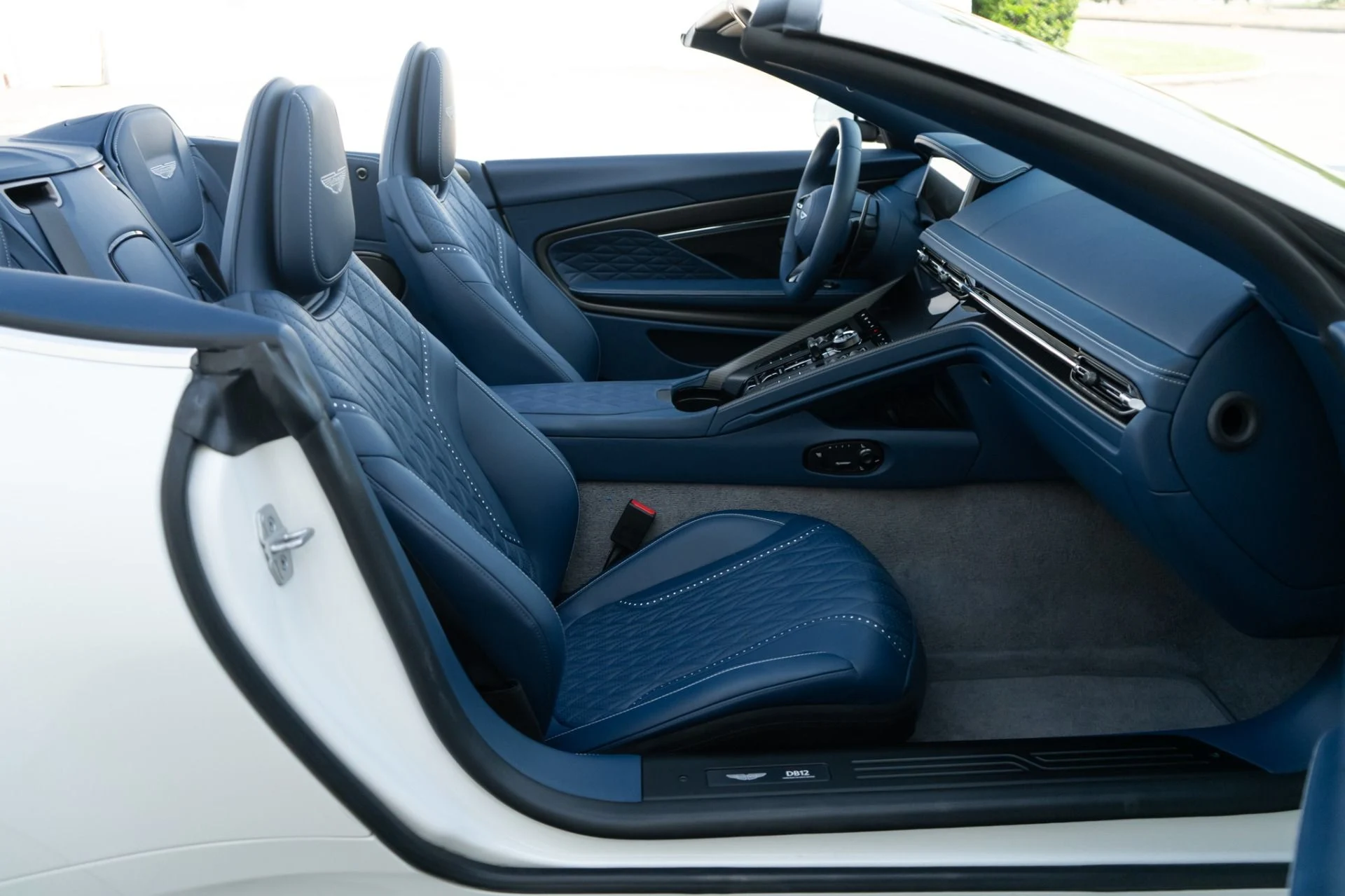 mph022_548414983_Used_2025_Aston_Martin_DB_12_Volante_1785884214_cf30f76e90