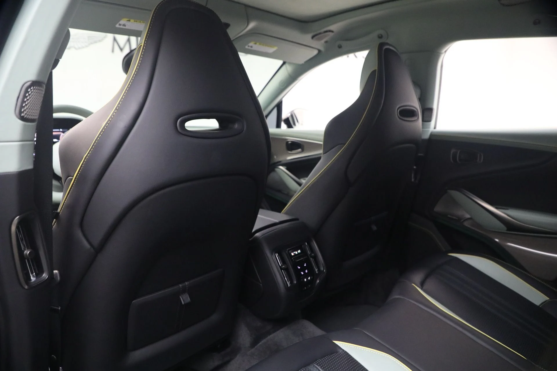 mph022_54984688_Used_2025_Aston_Martin_DBX_707_1782571135_aa65917459