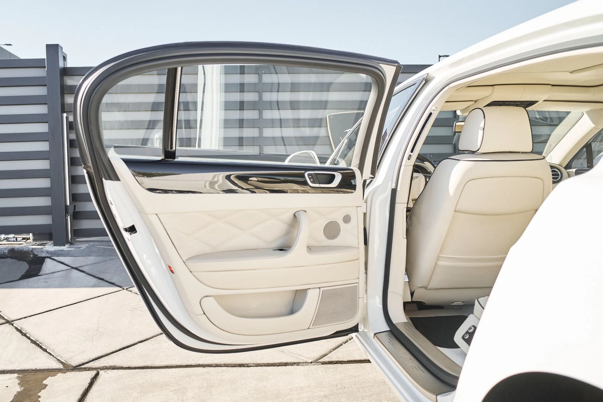 mph022_551600319_Used_2012_Bentley_Continental_Flying_Spur_1765853753_10f1718f39