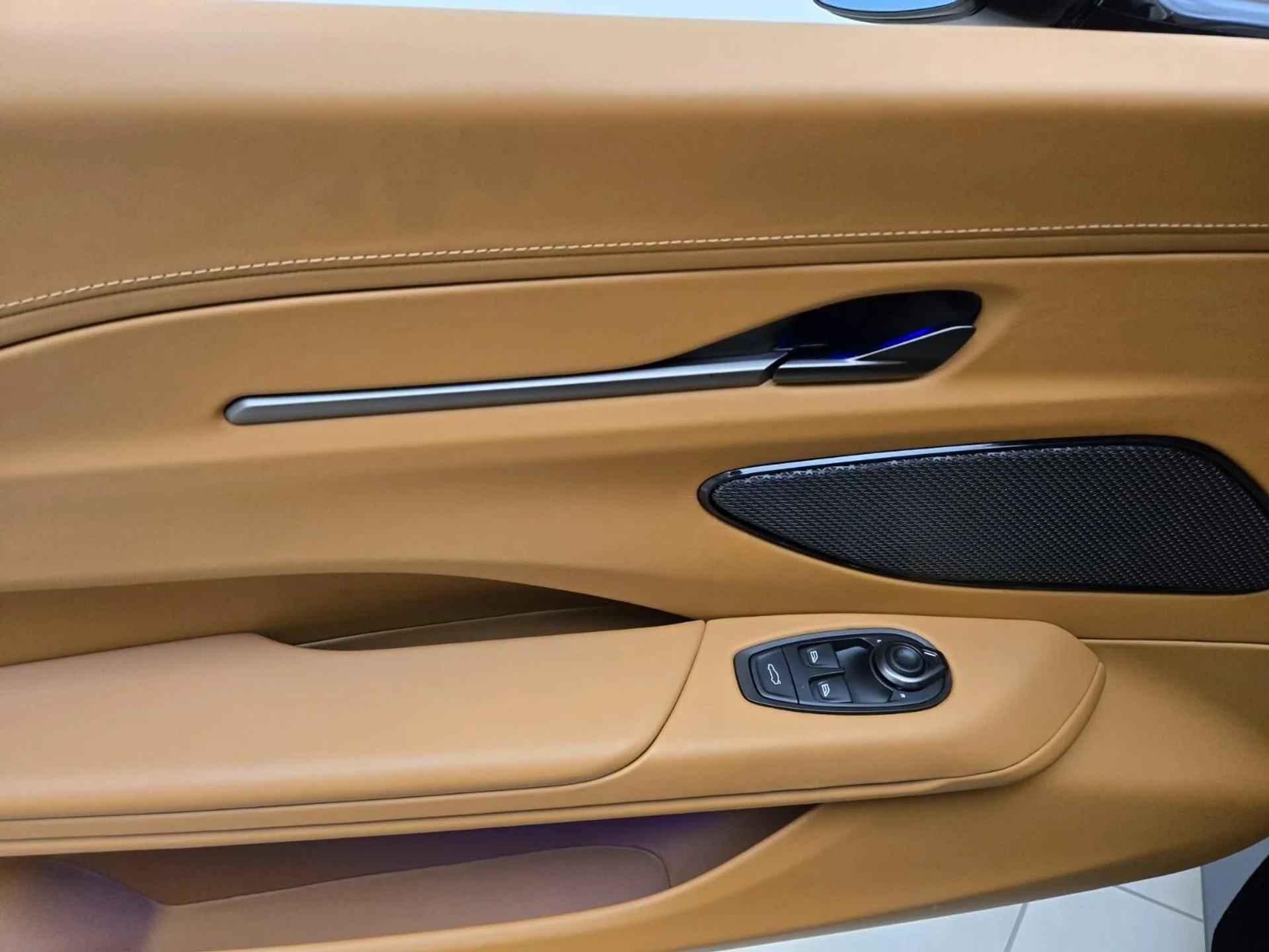 mph022_554810193_New_2026_Aston_Martin_Vantage_1761803392_9c0402d5b2