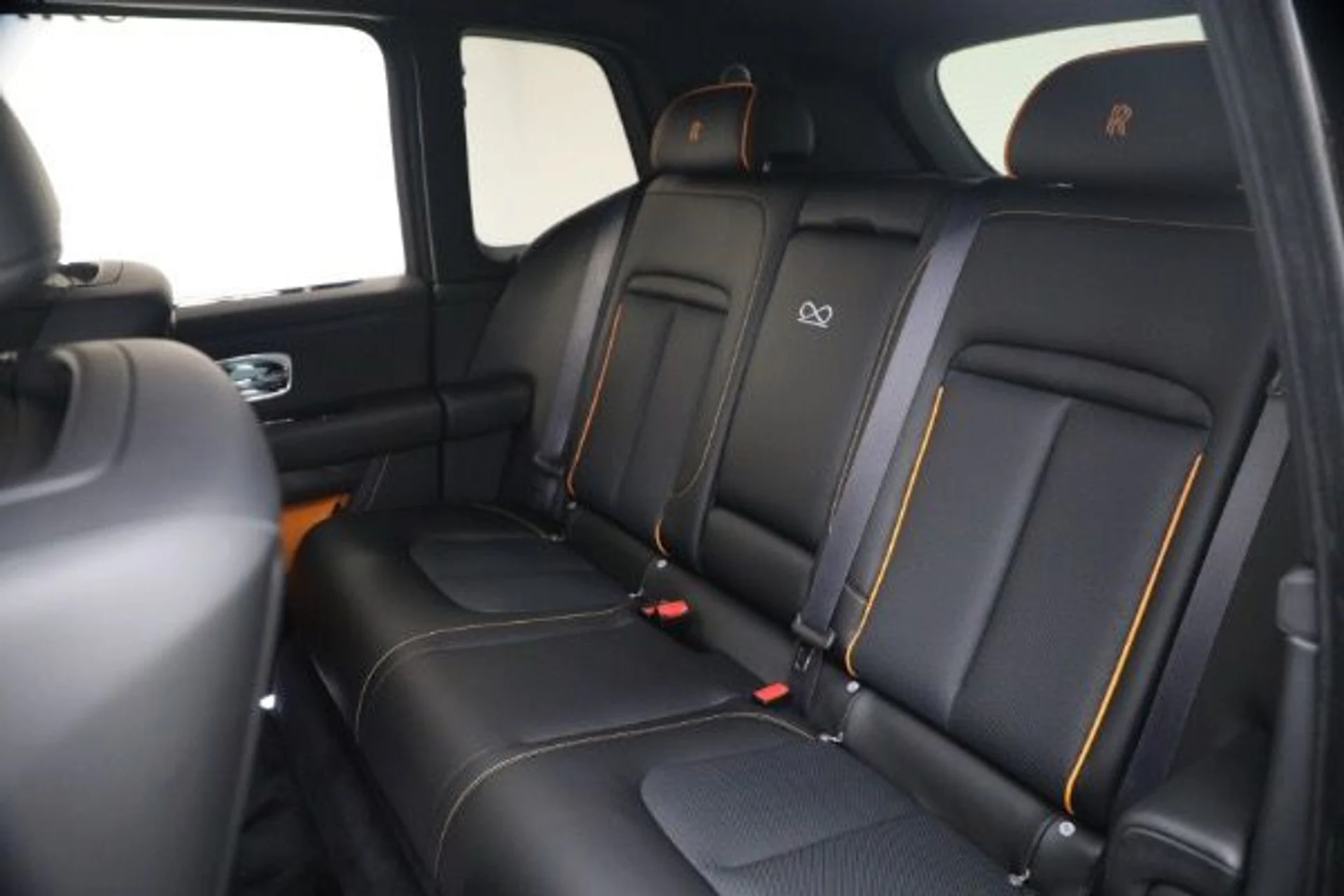 mph022_569457573_New_2026_Rolls_Royce_Black_Badge_Cullinan_eb33a87faf