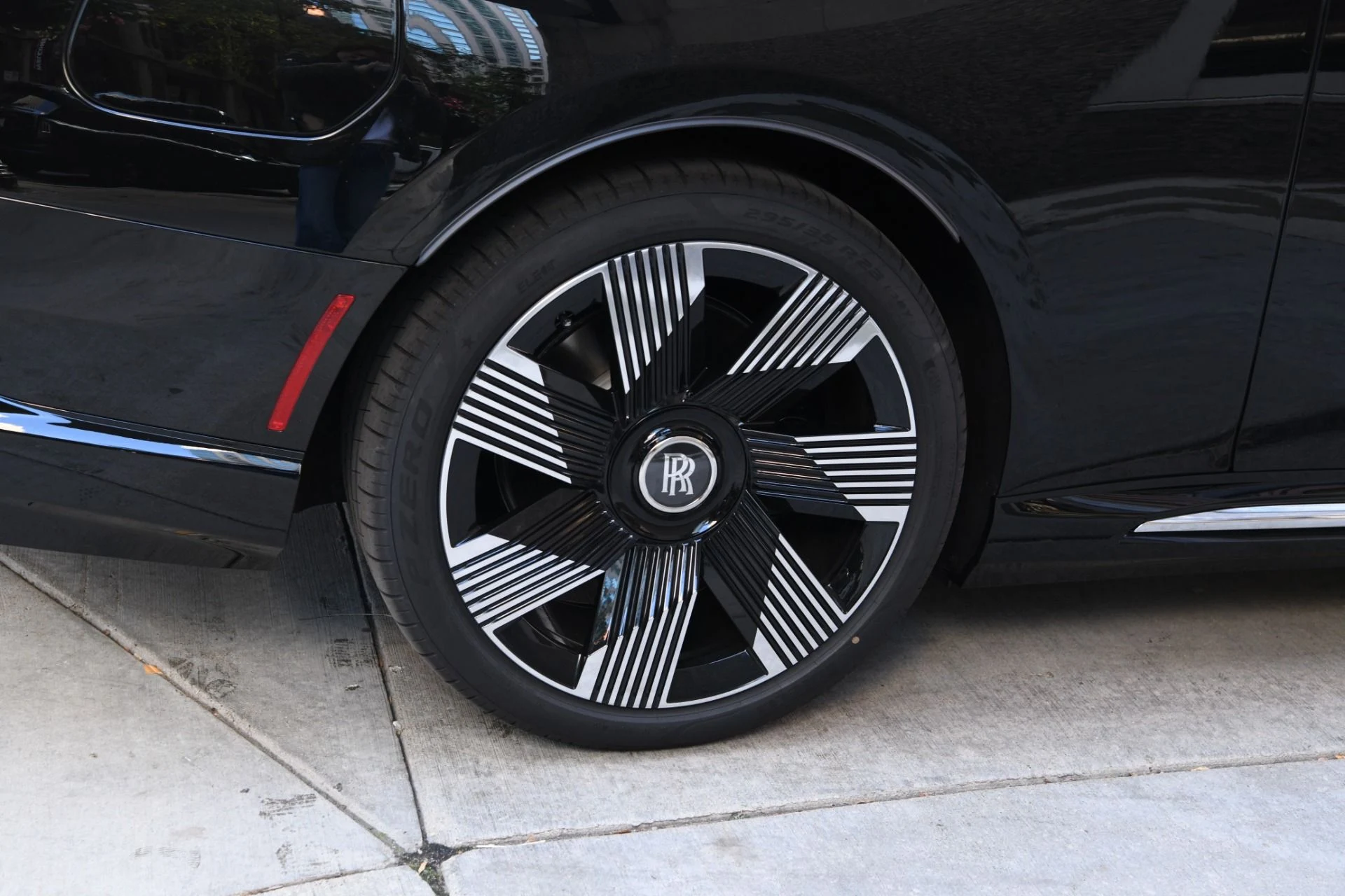 mph022_570912108_11990_p24_l_86e08d81f7