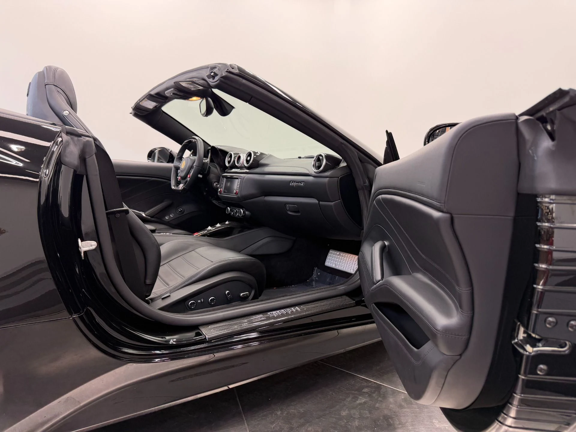 mph022_572509231_Used_2016_Ferrari_California_T_Carbon_Fiber_Driving_Zone_Twin_Turbo_Power_1782147387_6b6eacc94b