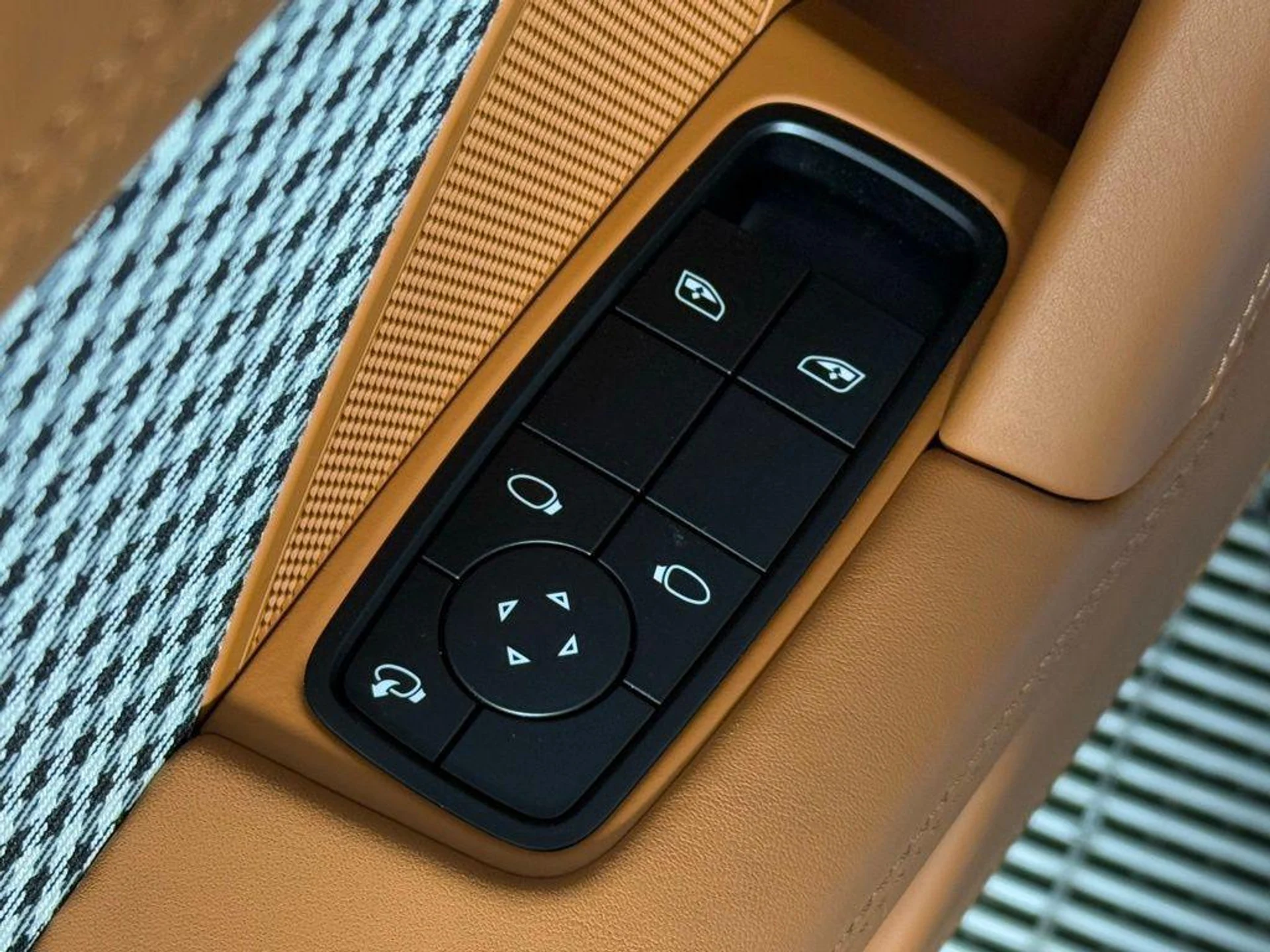 mph022_574134194_l_Ivvwspxq7xt_Qt_Gagzv_Uc_C5hnr0_3a6d62fc7e