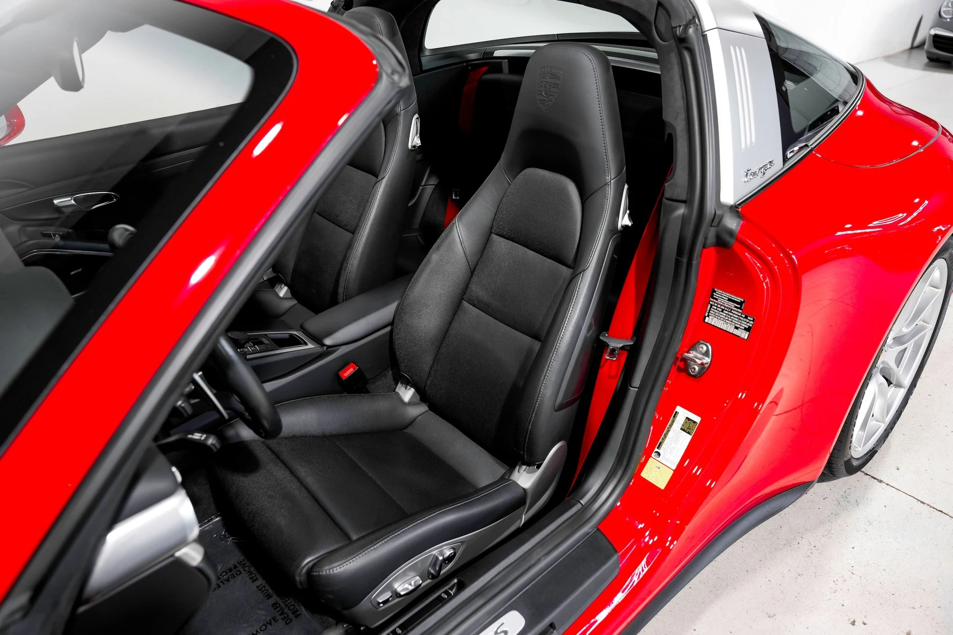 mph022_584342086_d766aecb9523ff20c43e94175b482e85x_5e15dfbbed