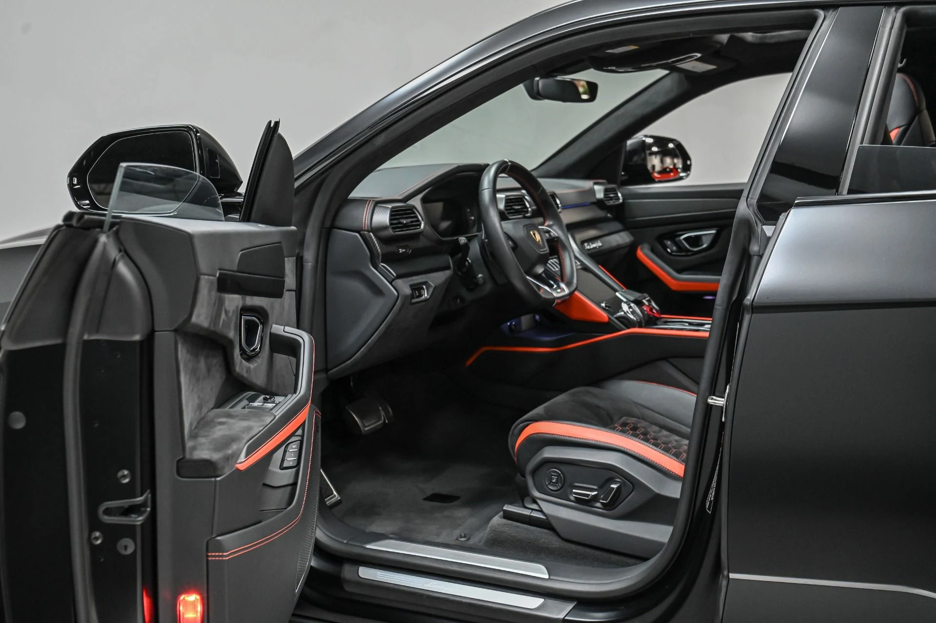 mph022_592674223_Used_2021_Lamborghini_Urus_Graphite_Capsule_1722292647_f5bdf57800