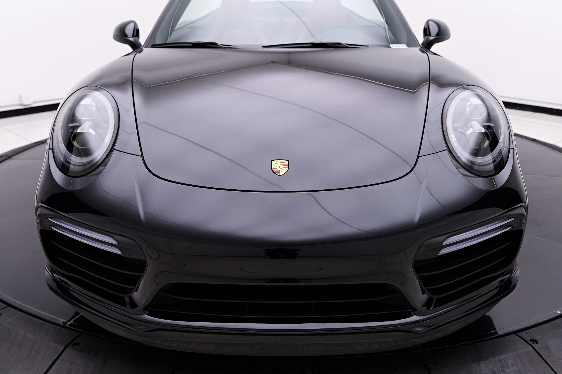 mph022_593541685_Used_2019_Porsche_911_Turbo_1750270685_7e2639a313