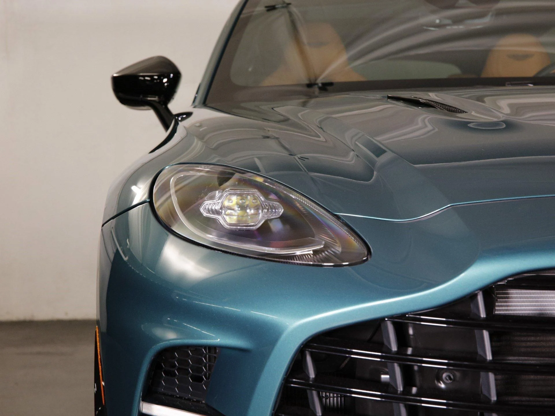 mph022_598635861_Used_2024_Aston_Martin_DBX_707_1710413874_d2b6e5a651