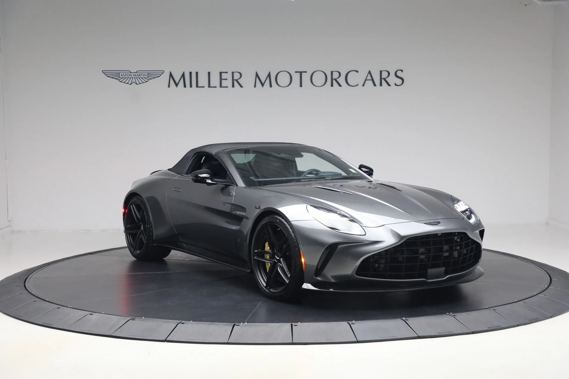 mph022_60252207_New_2026_Aston_Martin_Vantage_S_Roadster_1787407546_cd5f6977f4