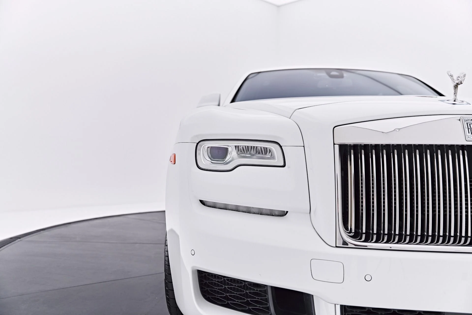 mph022_603713951_Used_2018_Rolls_Royce_Ghost_Base_1787073535_fa6c80dbd2