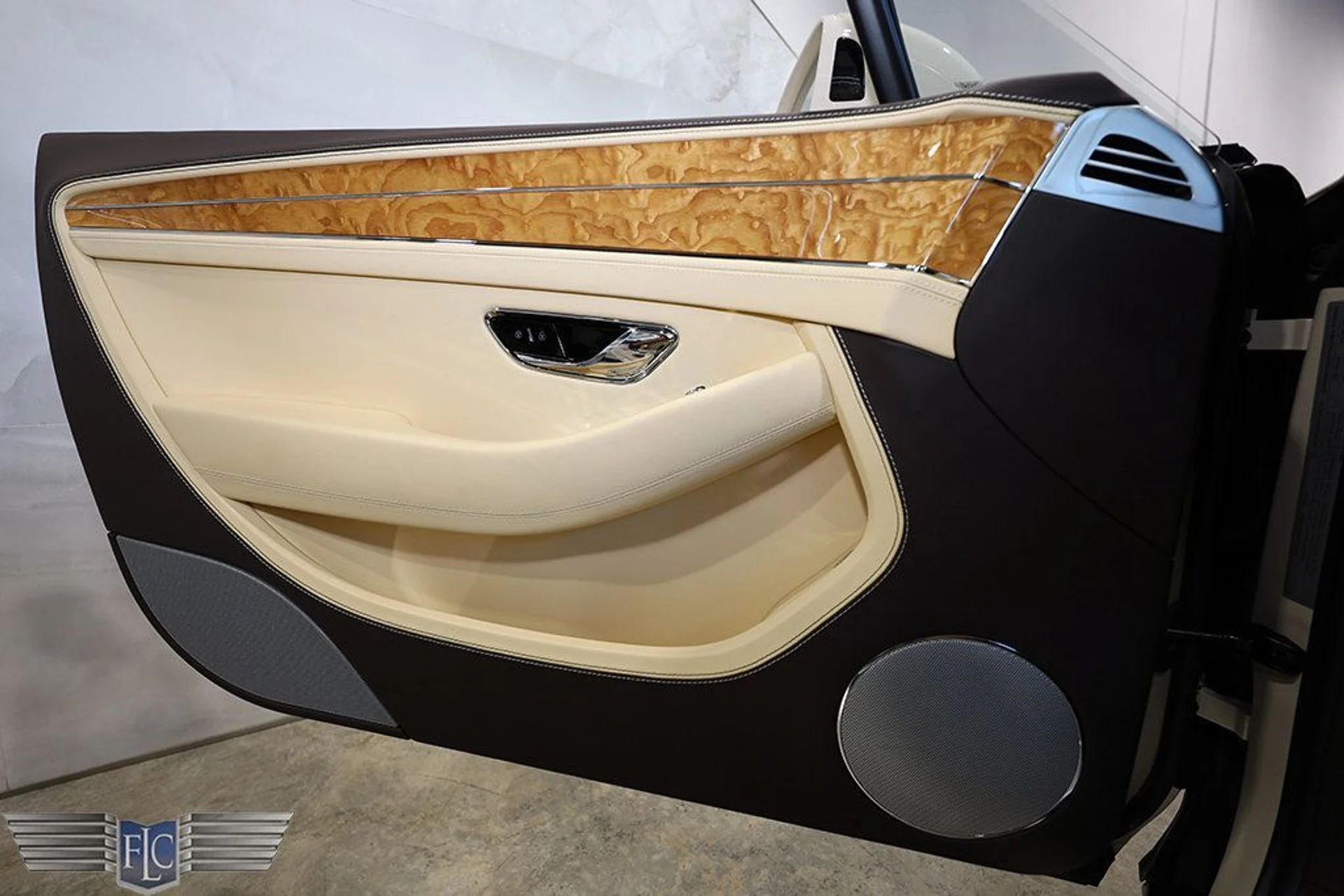 mph022_611497981_used_2022_bentley_continental_gtcv8convertible_9689_23023913_23_1024_395d322412