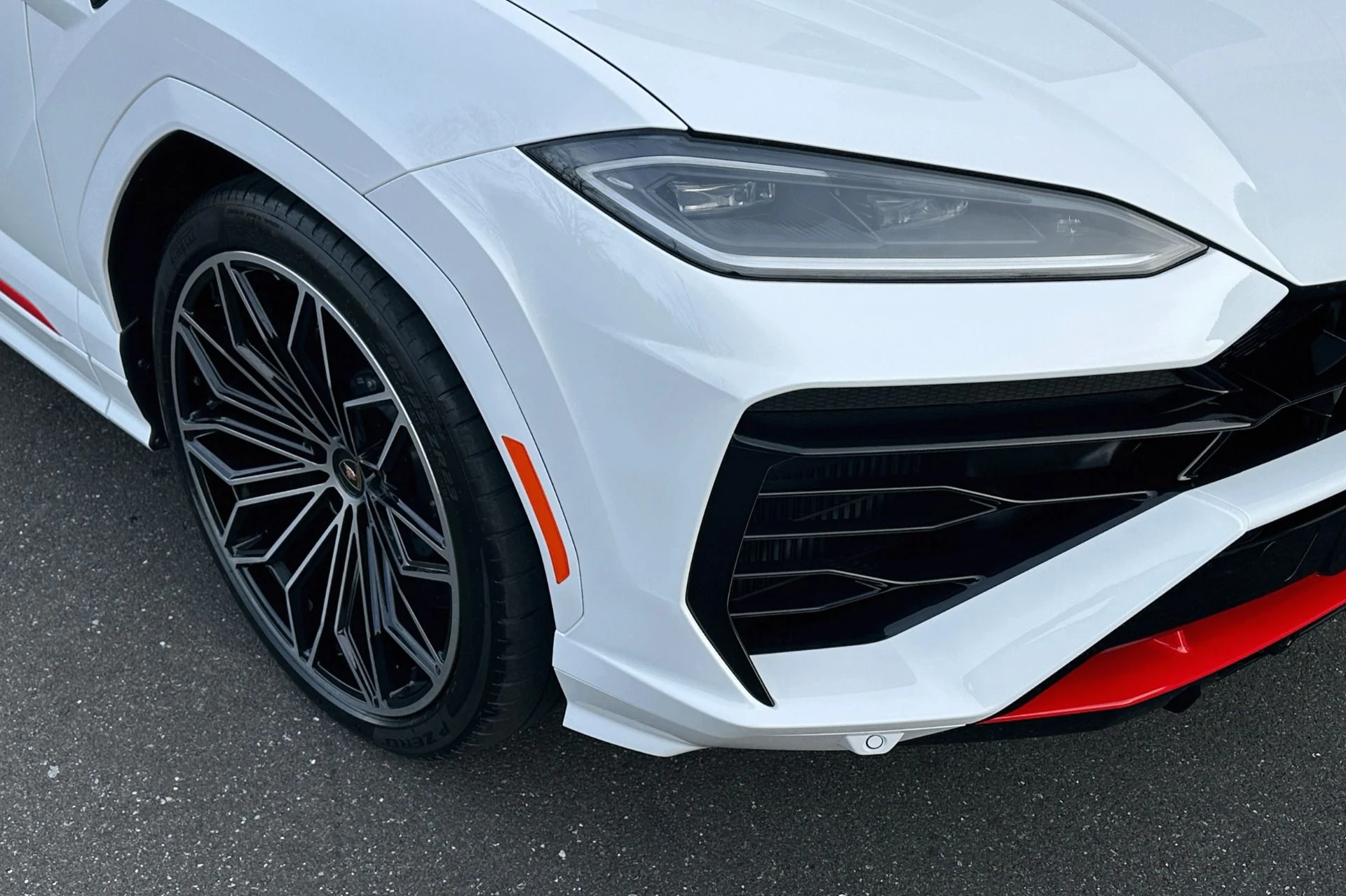 mph022_612676567_New_2025_Lamborghini_Urus_SE_1765534314_4746b473e9