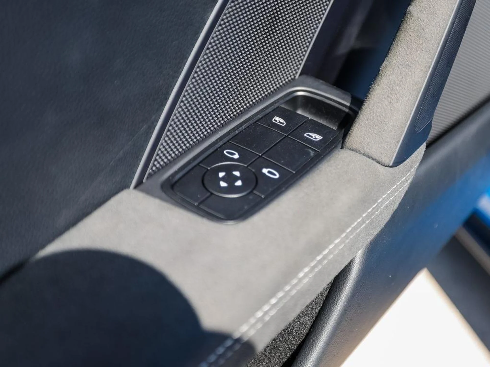 mph022_613180525_X8_Cv_Mzue_AP_Ds_V_Yc_VI_Yy_L1_Wg_Pu_E_08d23775c5