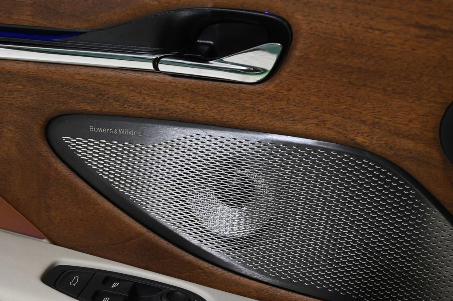 mph022_623869142_new_2026_aston_martin_db12_volante_11350_23005551_22_1024_2849940318