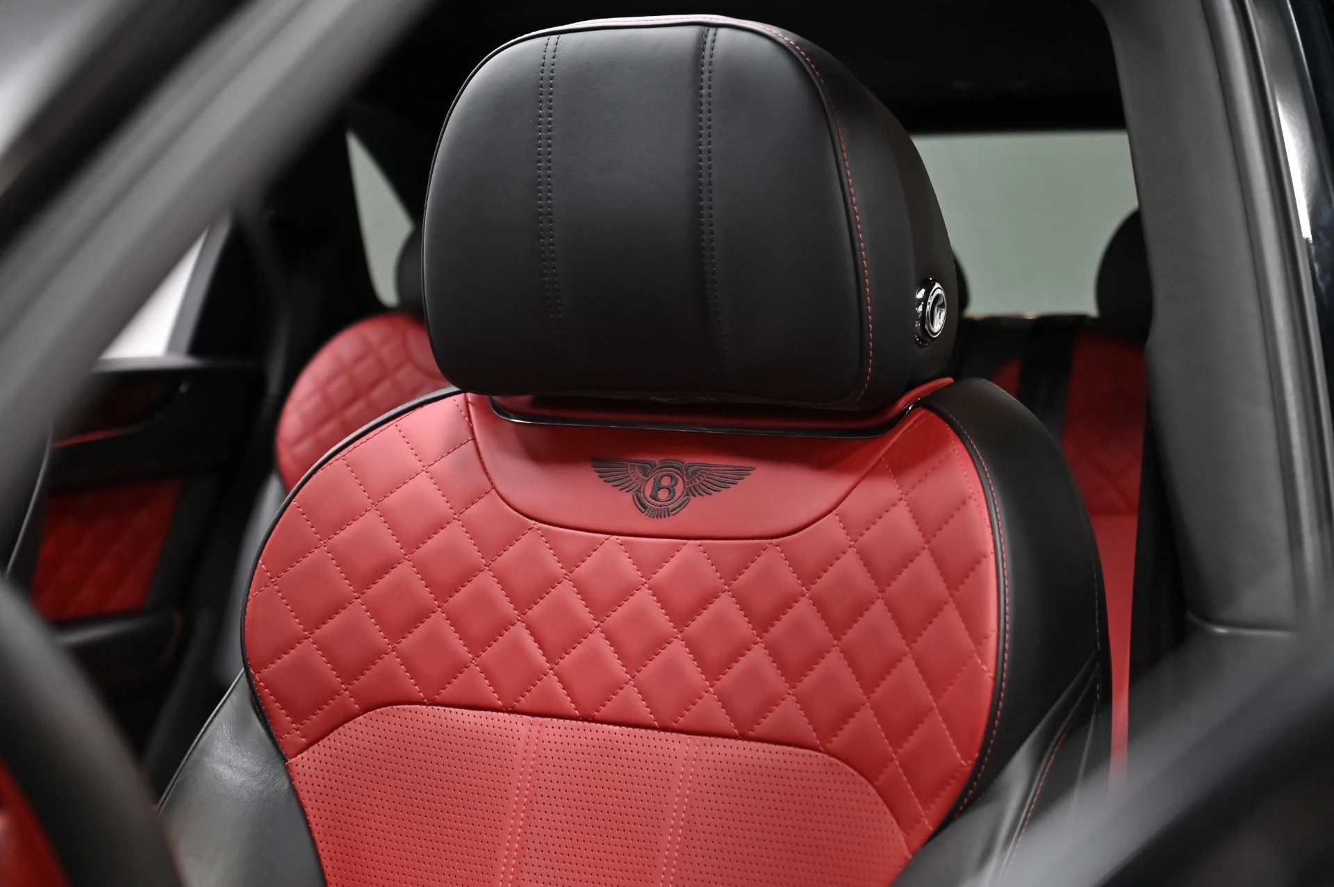 mph022_630518563_Used_2018_Bentley_Bentayga_W12_1759788100_236e680910