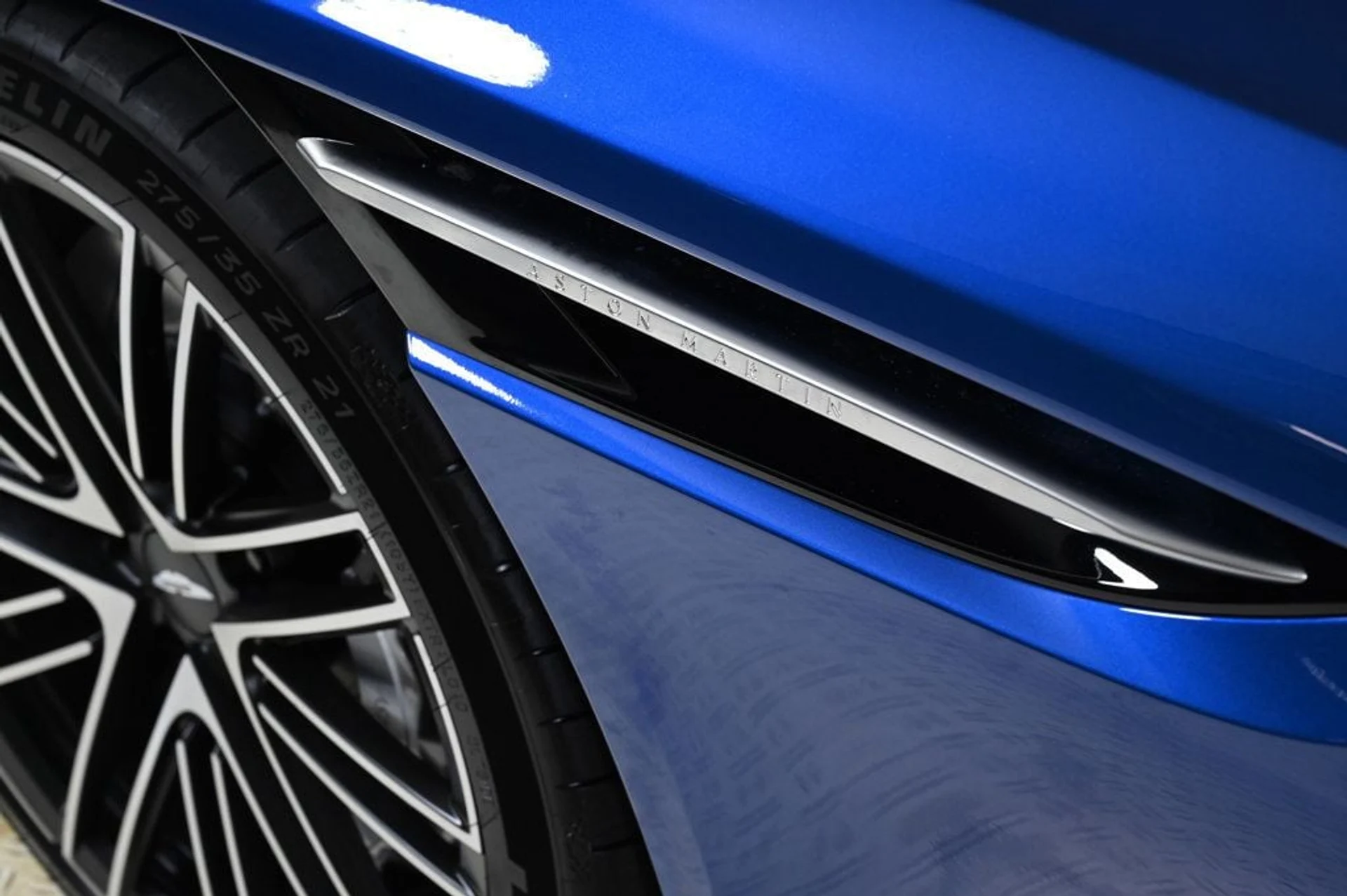 mph022_632295623_new_2025_aston_martin_db12_volante_11350_22900895_22_1024_55de96fa4a