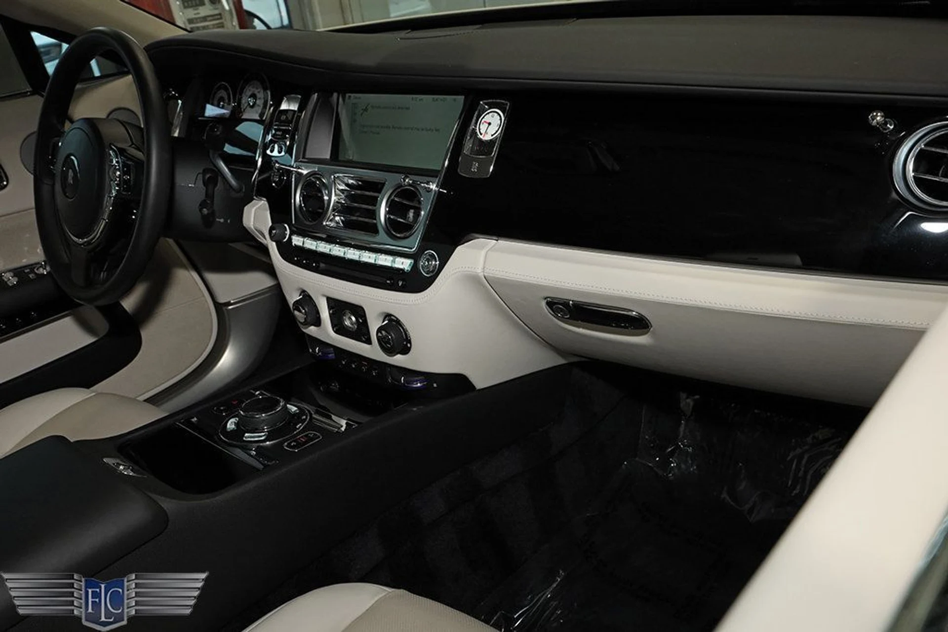 mph022_63747315_used_2015_rolls_royce_wraith_2drcoupe_9689_22975127_23_1024_ab7aa50c3b