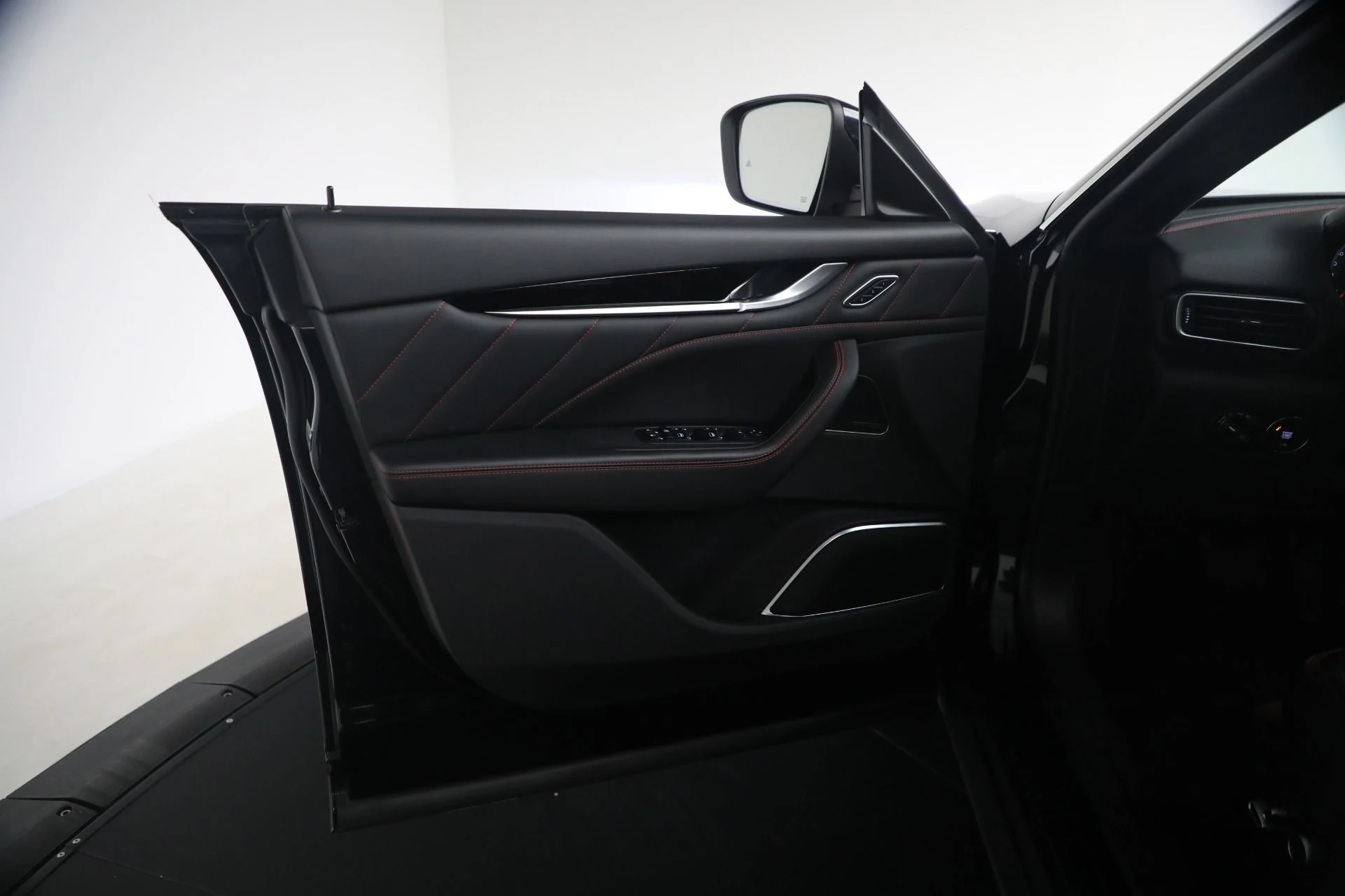 mph022_640587589_Used_2023_Maserati_Levante_GT_1772662135_db0ceaae73