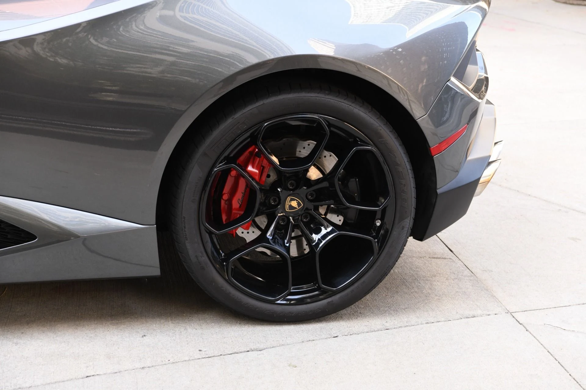 mph022_642120075_Used_2018_Lamborghini_Huracan_LP_580_2_1758056438_2b19a6e06e