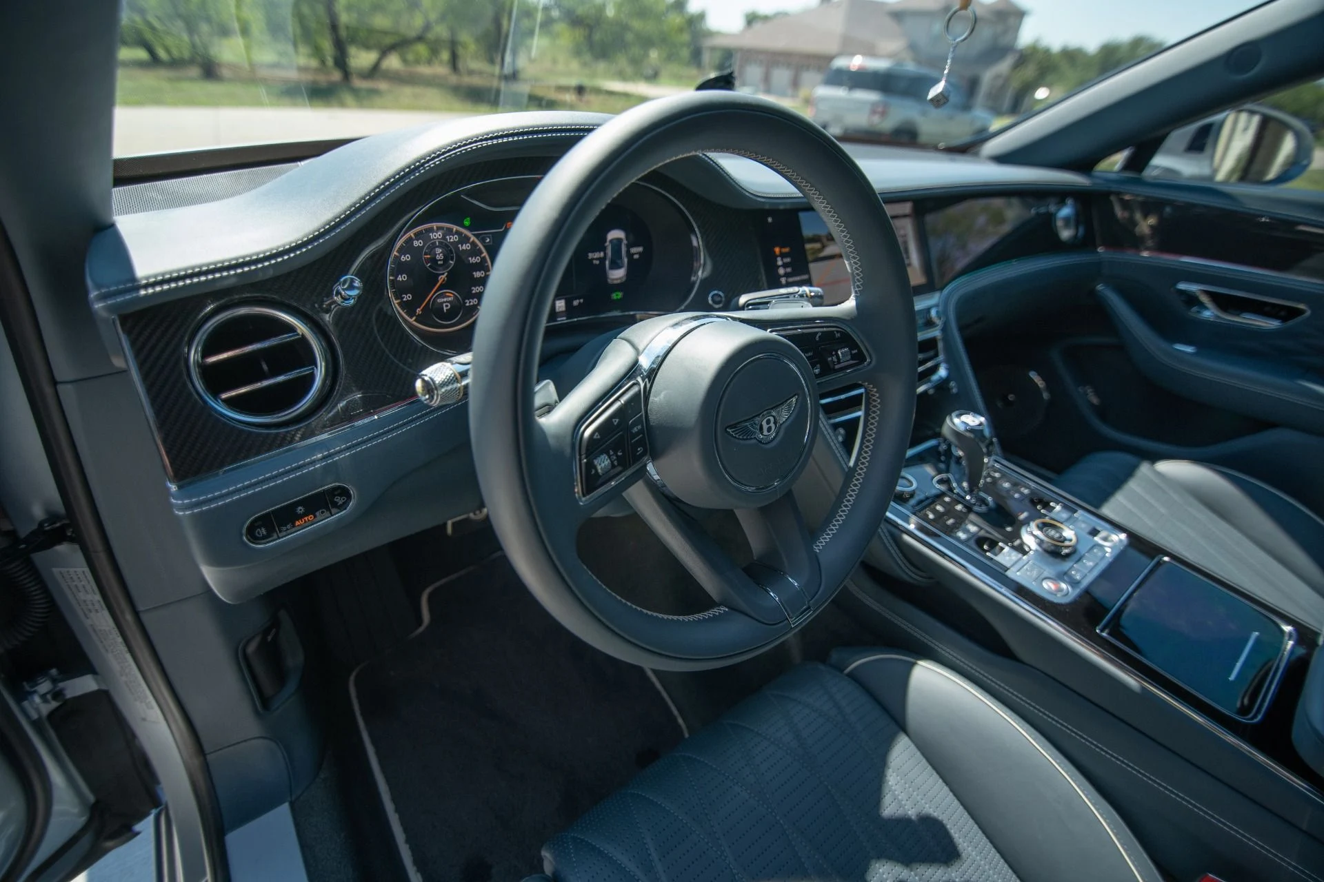 mph022_644220750_Used_2022_Bentley_Flying_Spur_V8_1791934989_124c39e6b6