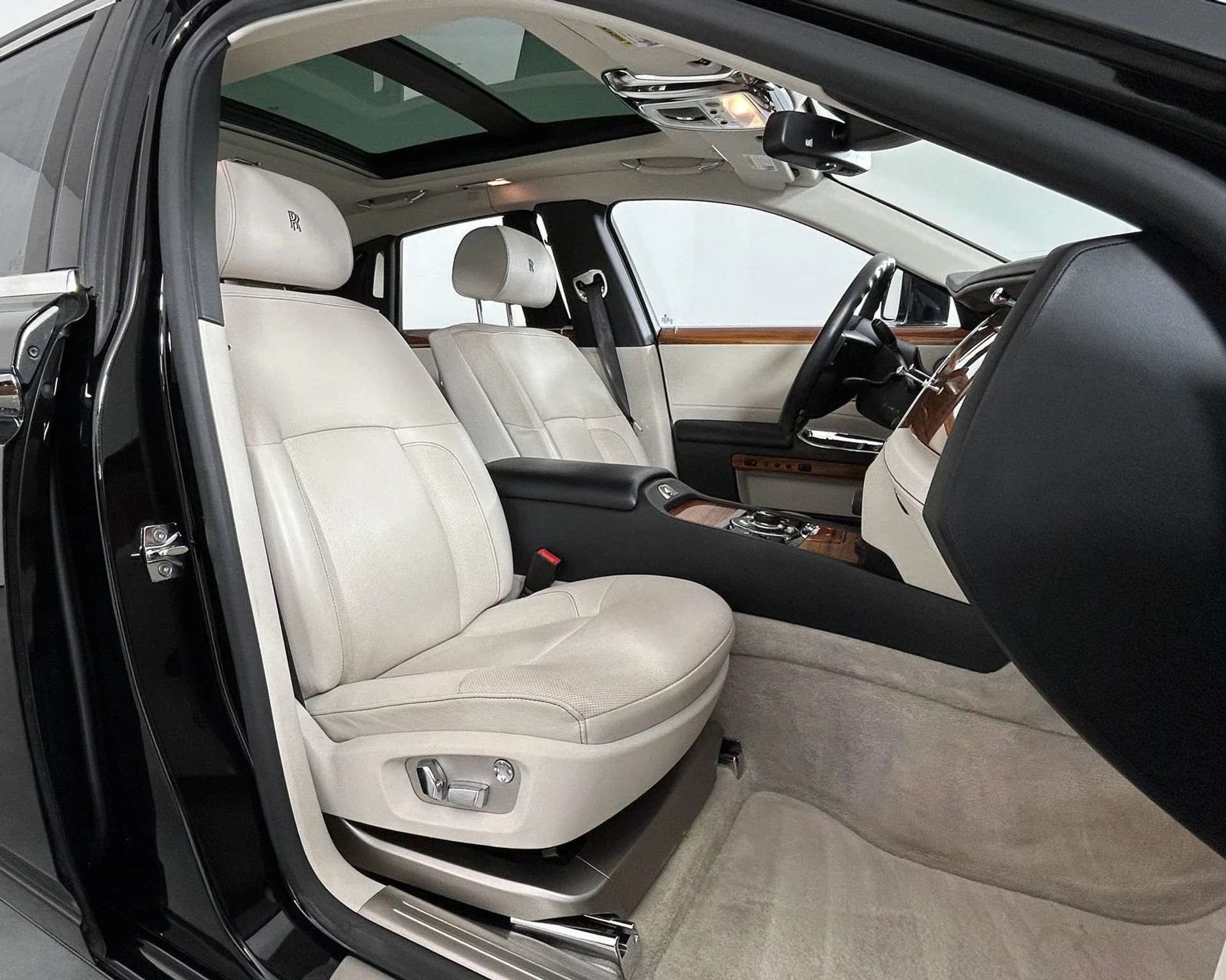 mph022_646408230_cf86169a500f4ade8a7d3b5316f89a84_c7ec336af2