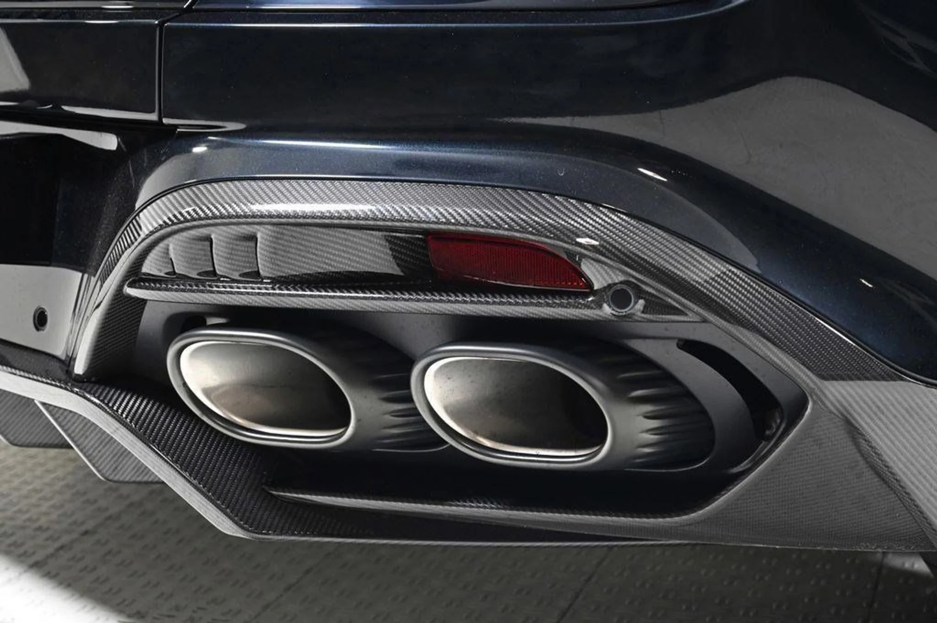 mph022_664042569_new_2025_aston_martin_vanquish_coupe_11350_22854857_22_1024_9476fe400f