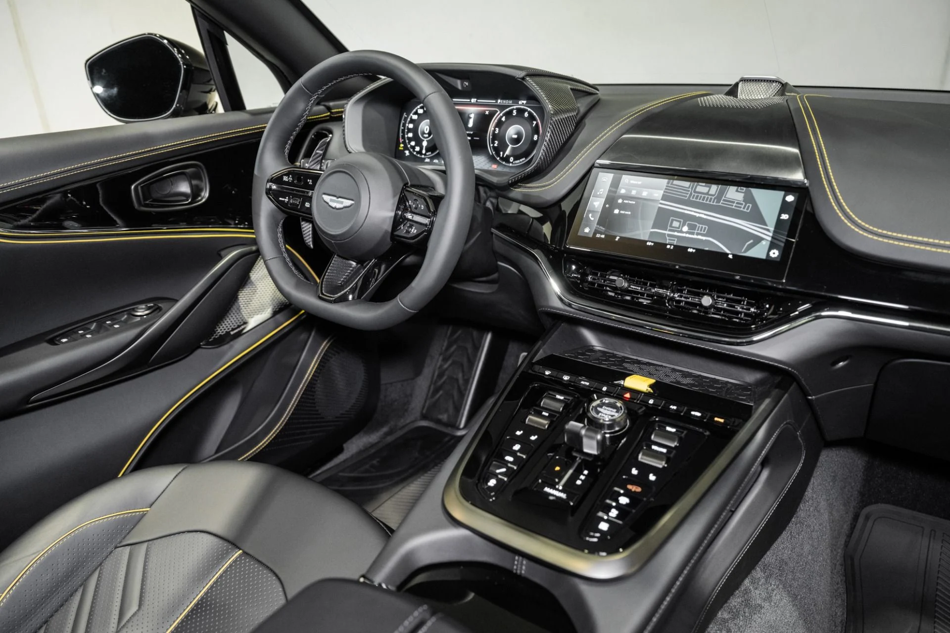 mph022_665840568_New_2026_Aston_Martin_DBX_S_1778681702_ef6047a112