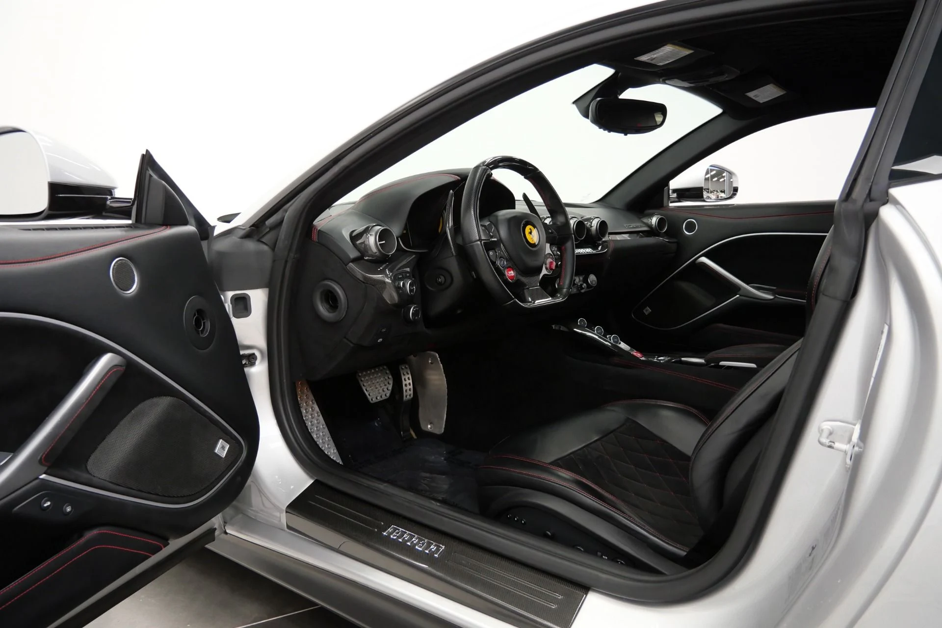 mph022_668477195_Used_2015_Ferrari_F12berlinetta_Extensive_Interior_Carbon_Fiber_Diamond_Stitching_1790872038_e9cf16c3d9