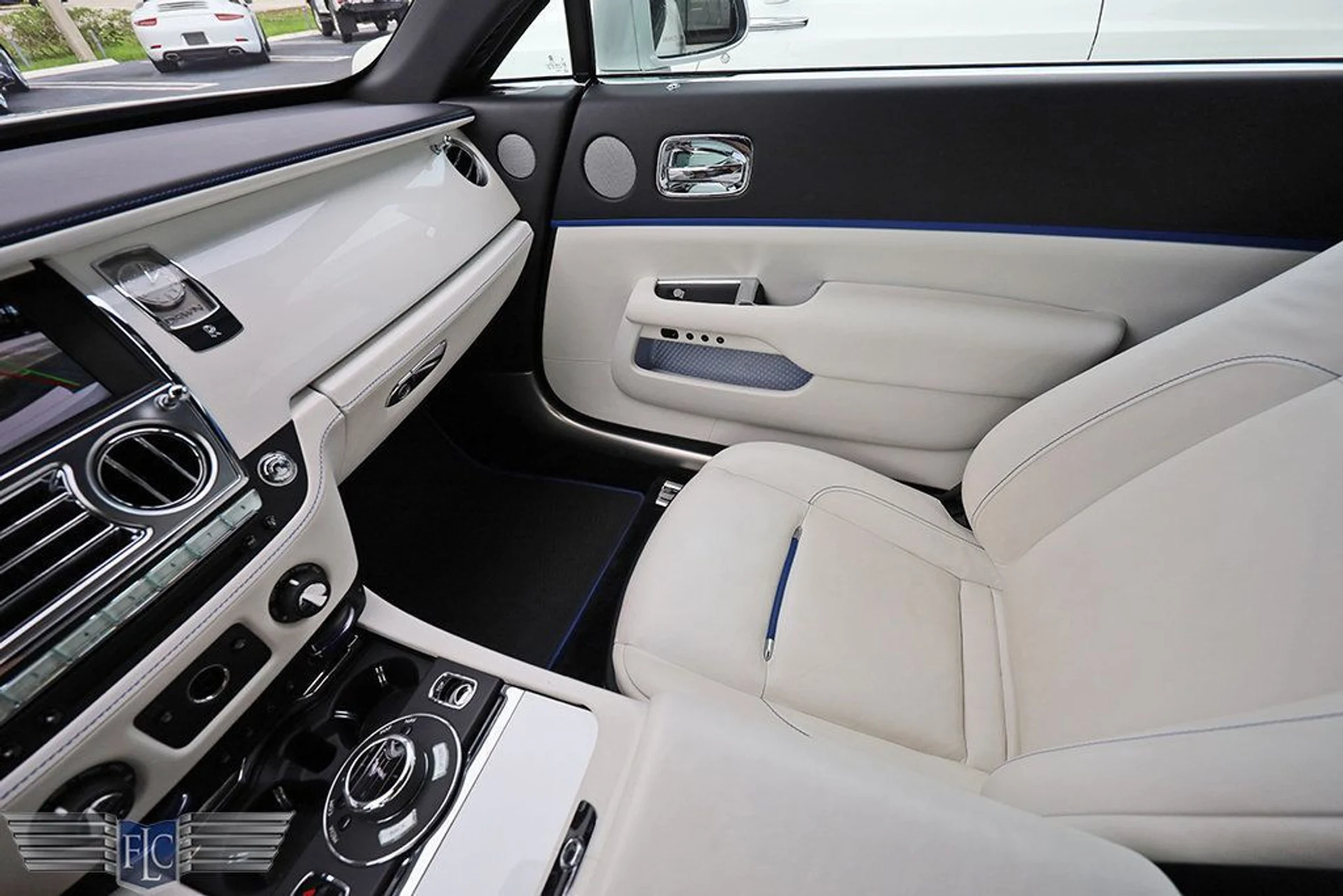 mph022_681802125_used_2018_rolls_royce_dawn_convertible_6305_22879158_23_1024_4cbcb55a5d