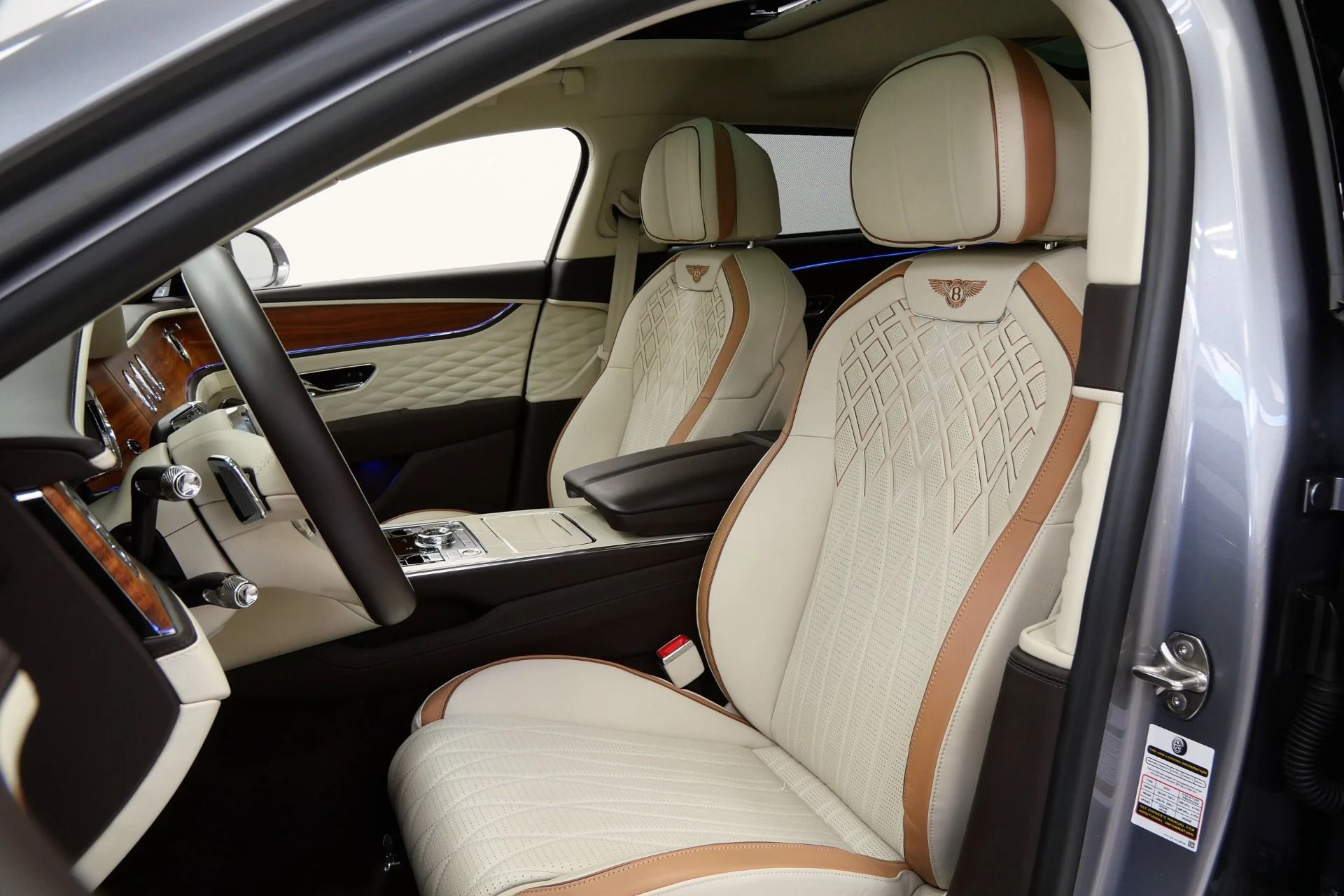 mph022_685039003_Used_2022_Bentley_Flying_Spur_Hybrid_Odyssean_Edition_266_K_MSRP_Sustainable_Interior_Trim_1770409393_b3dfb109a6
