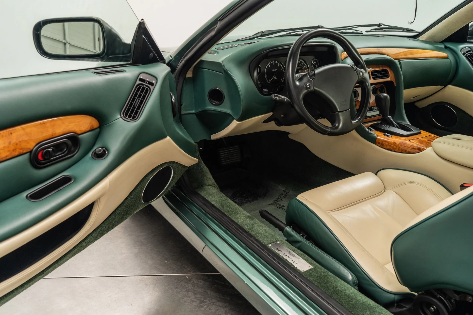 mph022_687400349_Used_2001_Aston_Martin_DB_7_V12_Vantage_1760468249_3850095051