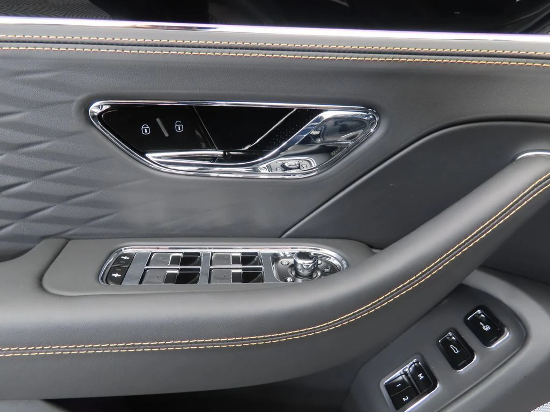 mph022_690182400_new_2025_bentley_flying_spur_8119_22943437_23_1024_c31e8bee0f