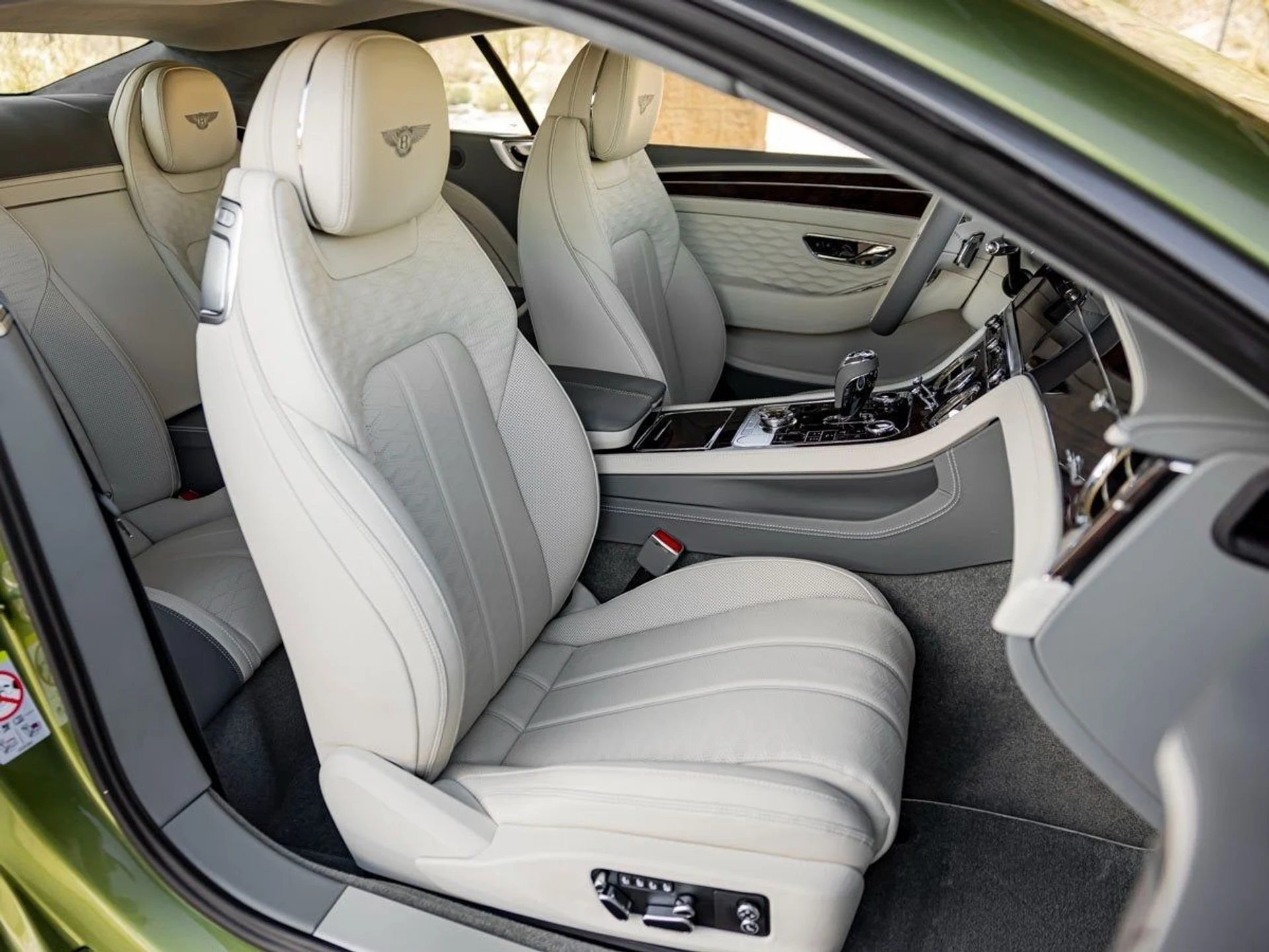 mph022_69579724_23_3e775c8b5e