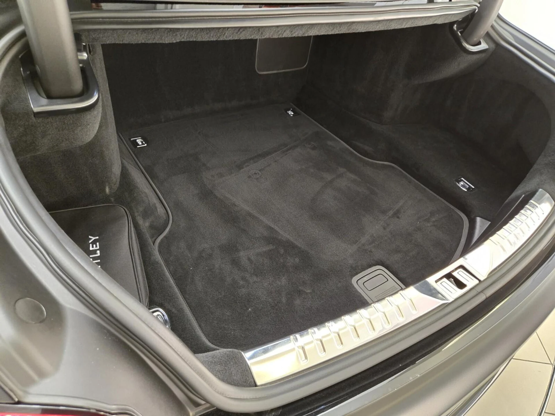 mph022_700216468_Used_2024_Bentley_Flying_Spur_Speed_Edition_12_1784266927_983d30a3ba