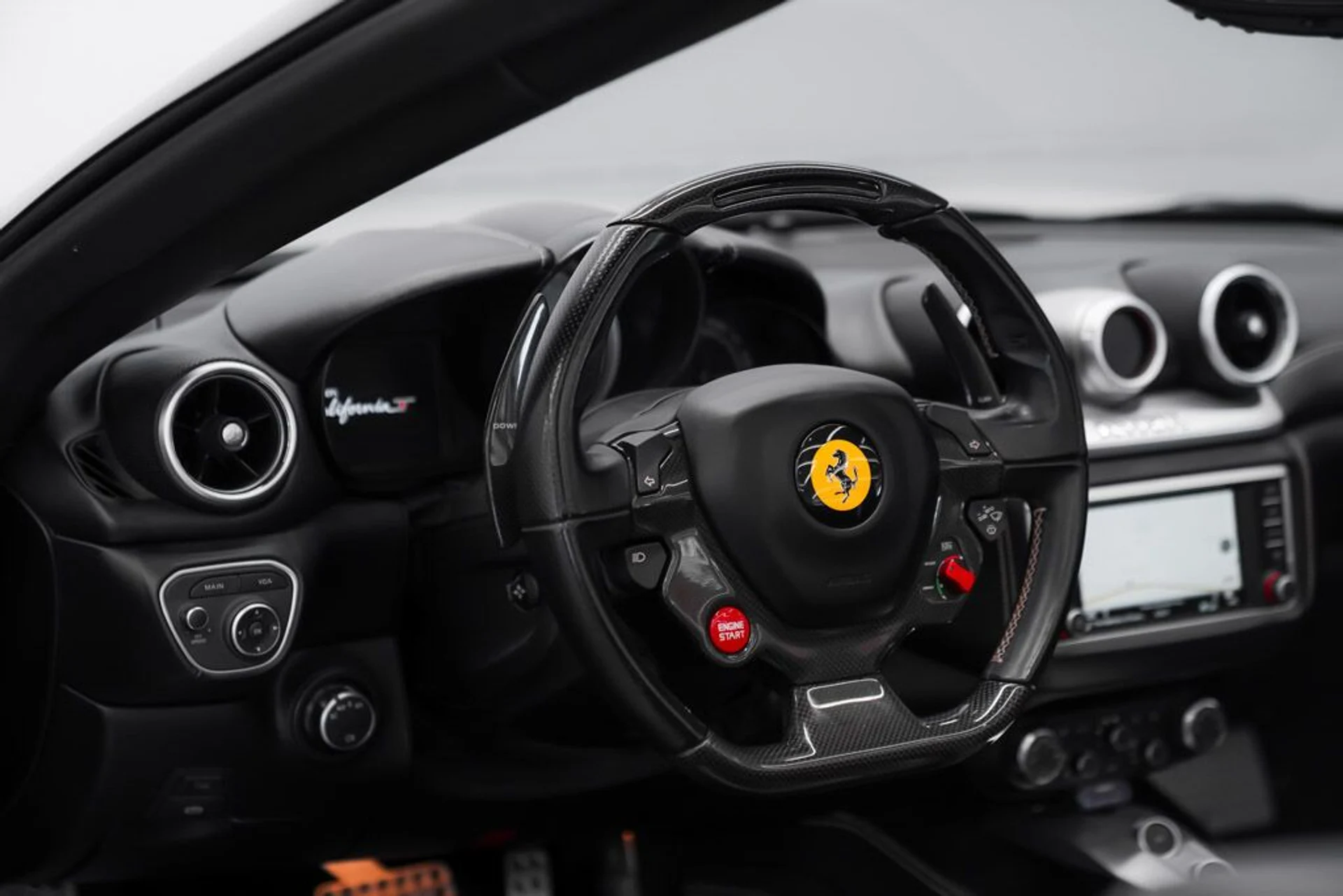 mph022_704282225_ferrari_california_2015_jpg_v_1758918548_18be7f8176