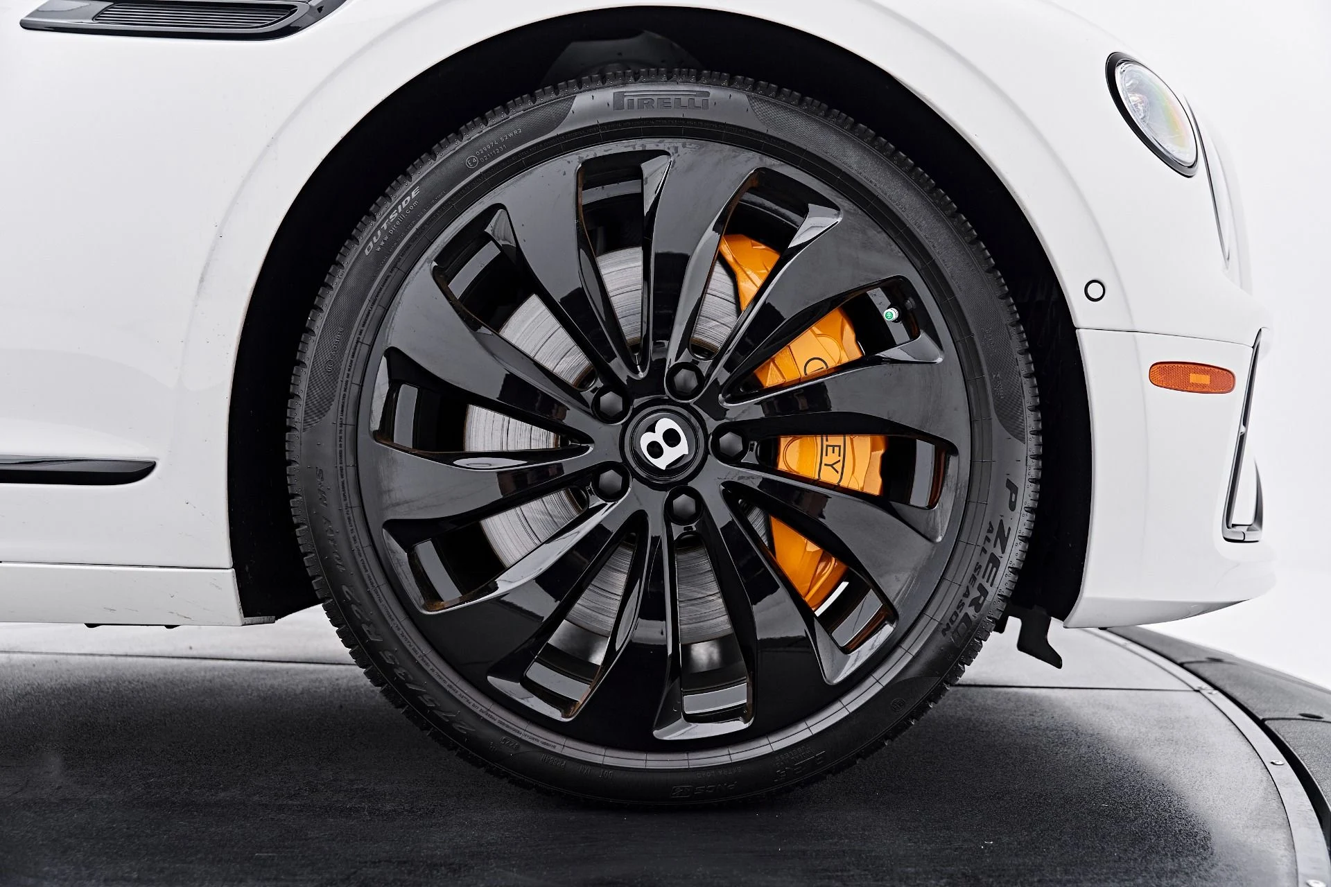 mph022_714027967_Used_2025_Bentley_Flying_Spur_Black_Edition_1790368077_5b6557e78b