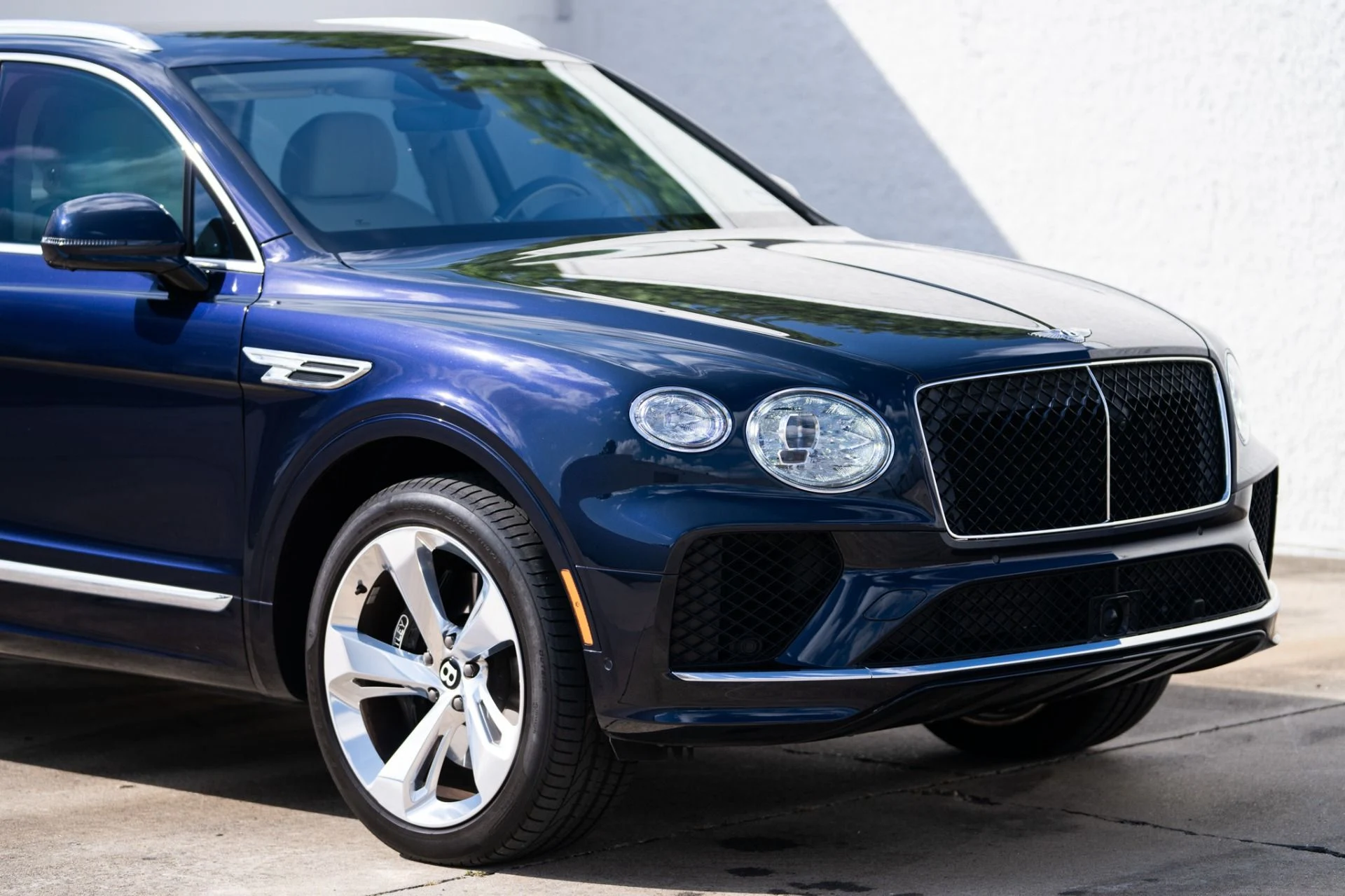 mph022_720589396_Used_2024_Bentley_Bentayga_V8_1761672305_f1c642d332