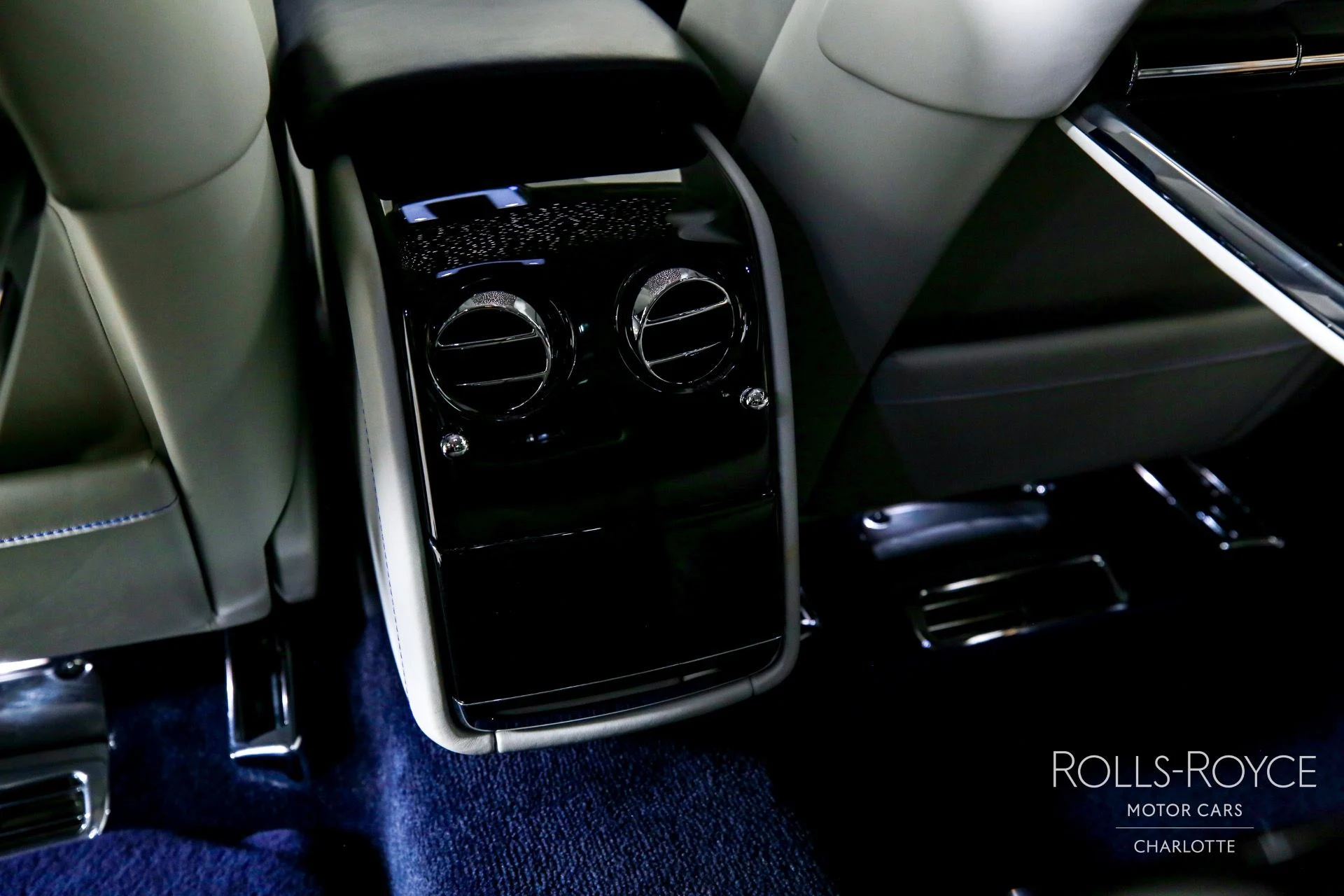mph022_726643384_Used_2019_Rolls_Royce_Phantom_1757714509_8a906ab548