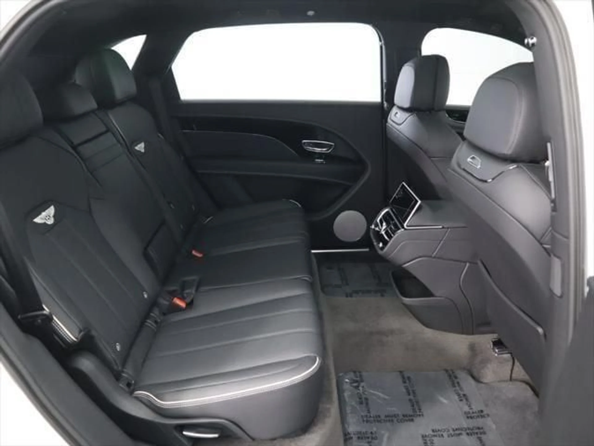 mph022_729759828_new_2025_bentley_bentayga_ewb_v8awd_8119_22910191_23_640_5d7d62f2de