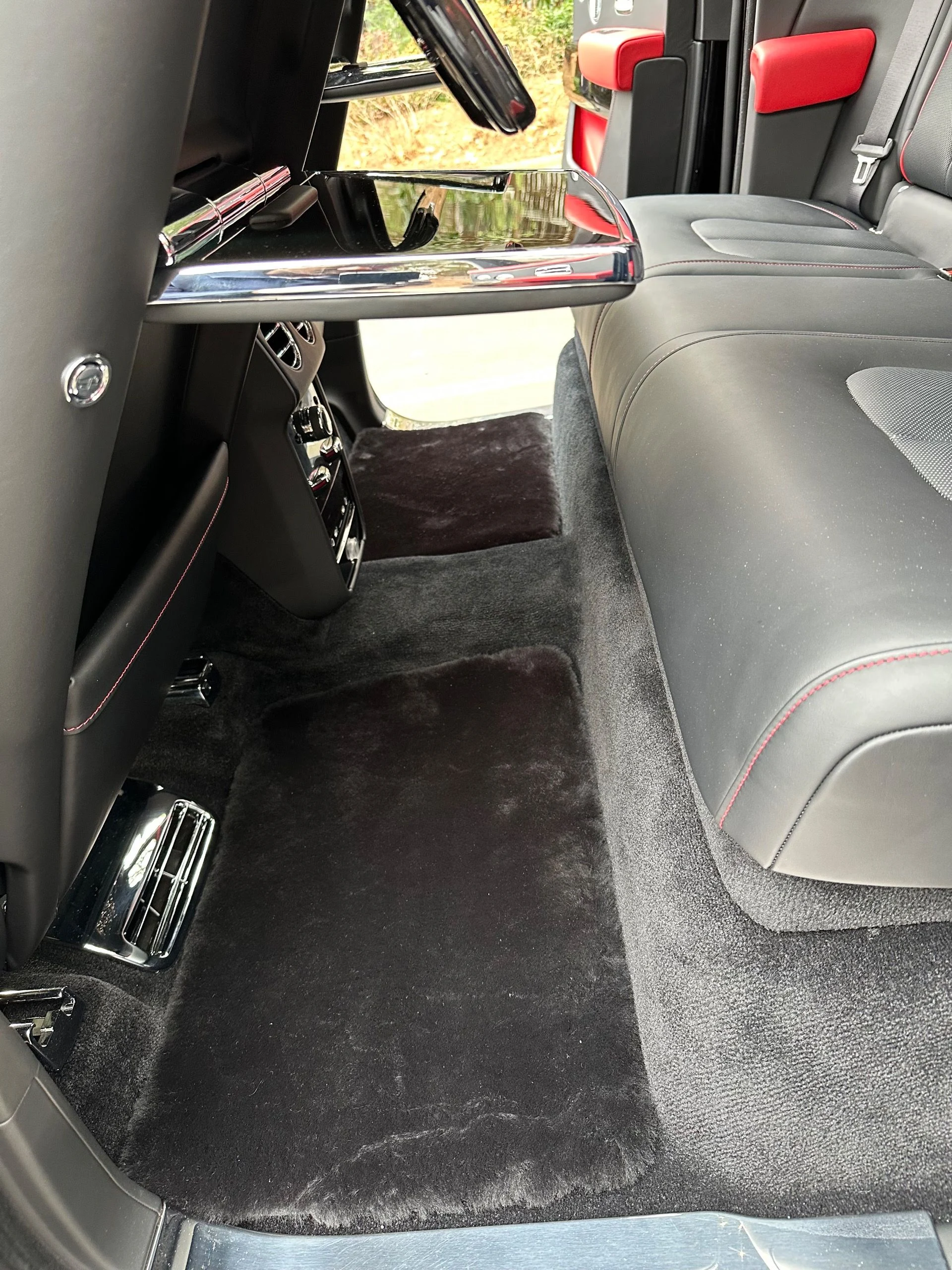 mph022_730598543_Used_2025_Rolls_Royce_Cullinan_1764879834_de8f69de35