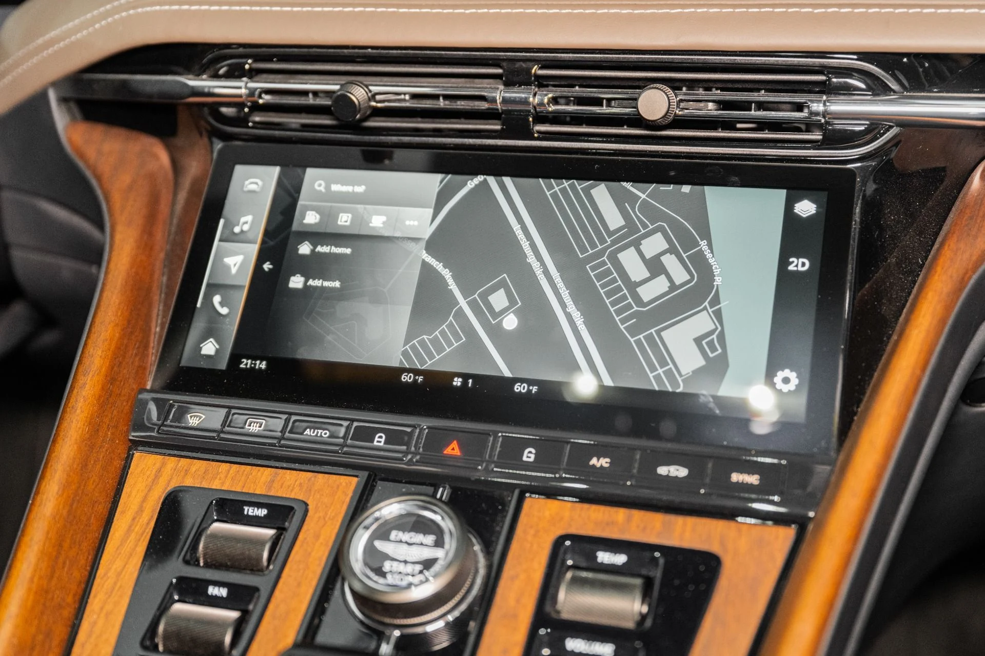 mph022_734655941_New_2024_Aston_Martin_DB_12_V8_1761150102_8a9abf96ee