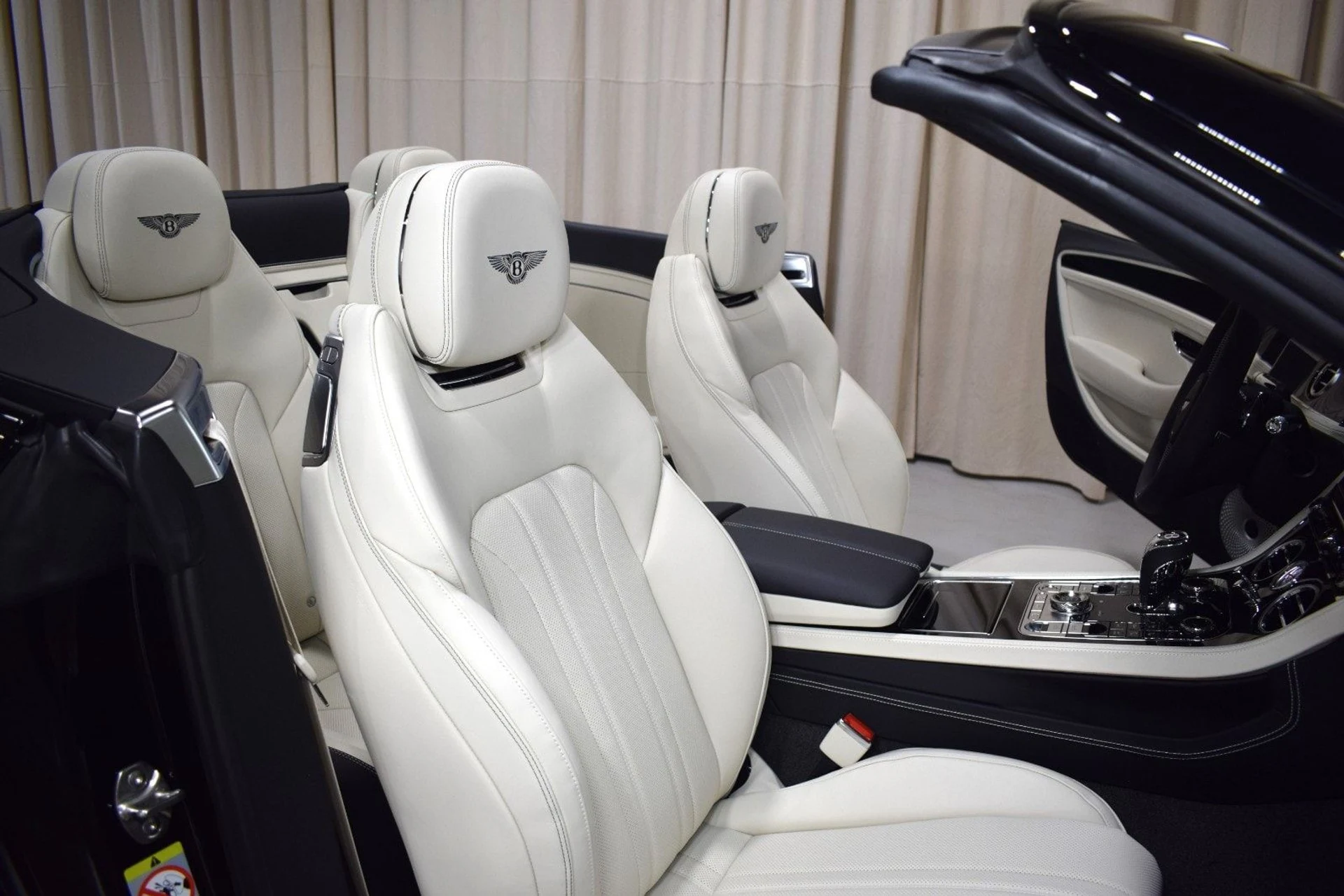 mph022_755907874_01e340b8ef83f469ed95b6ec278d9099x_026f41bfae