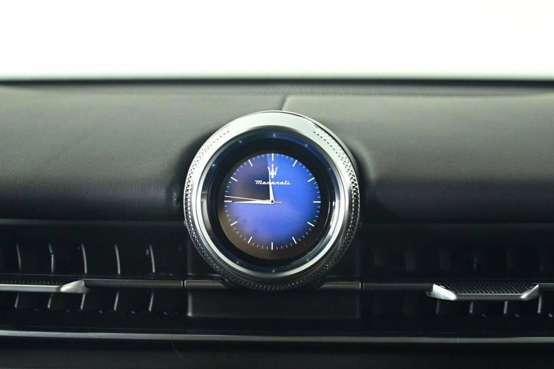 mph022_759441859_new_2025_maserati_grecale_awd_11350_22975645_23_1024_03a9870544
