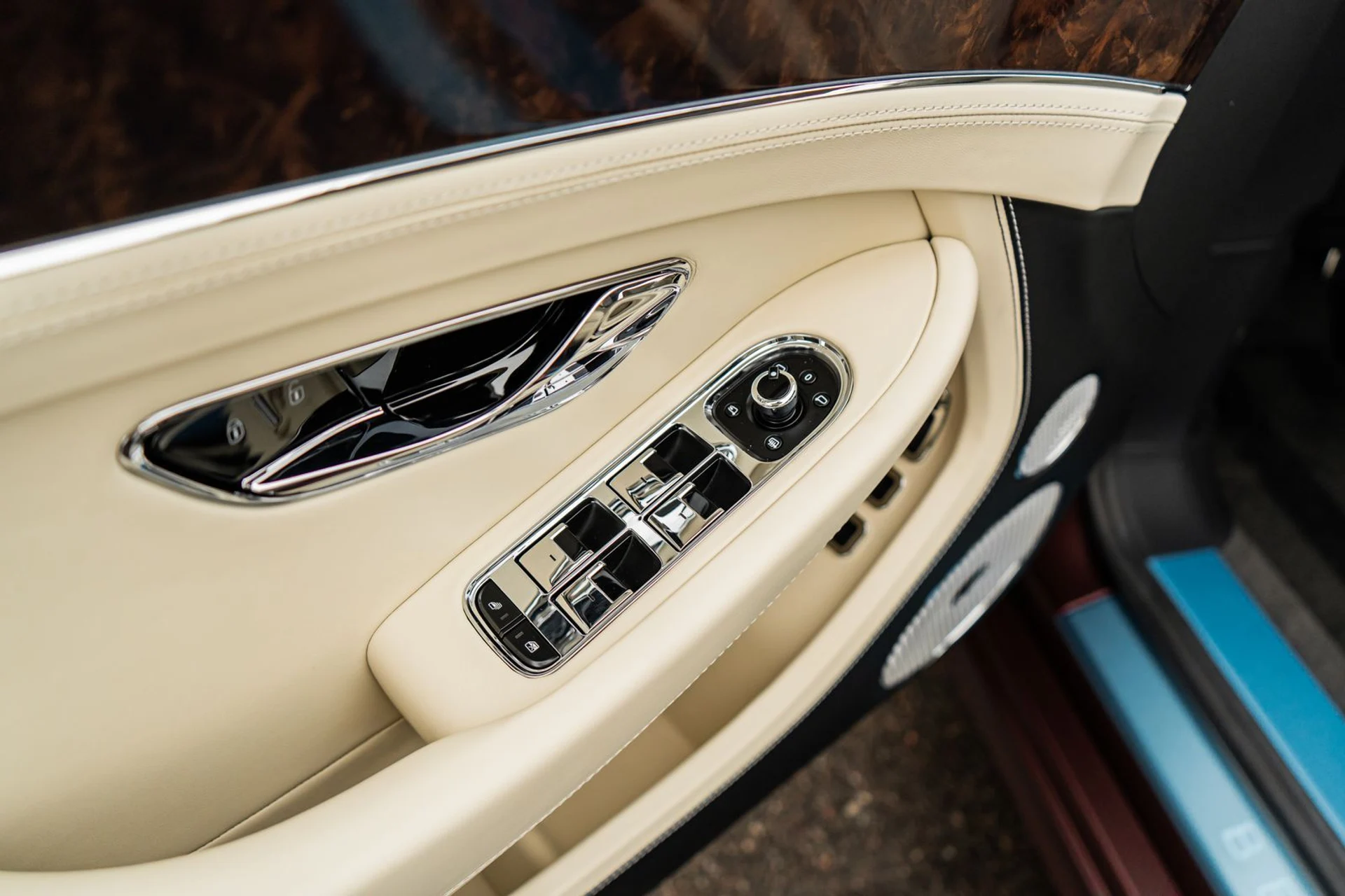 mph022_777667564_0dcb1b38_1648_48fd_9cad_7fad235c2f93_f7336a778d