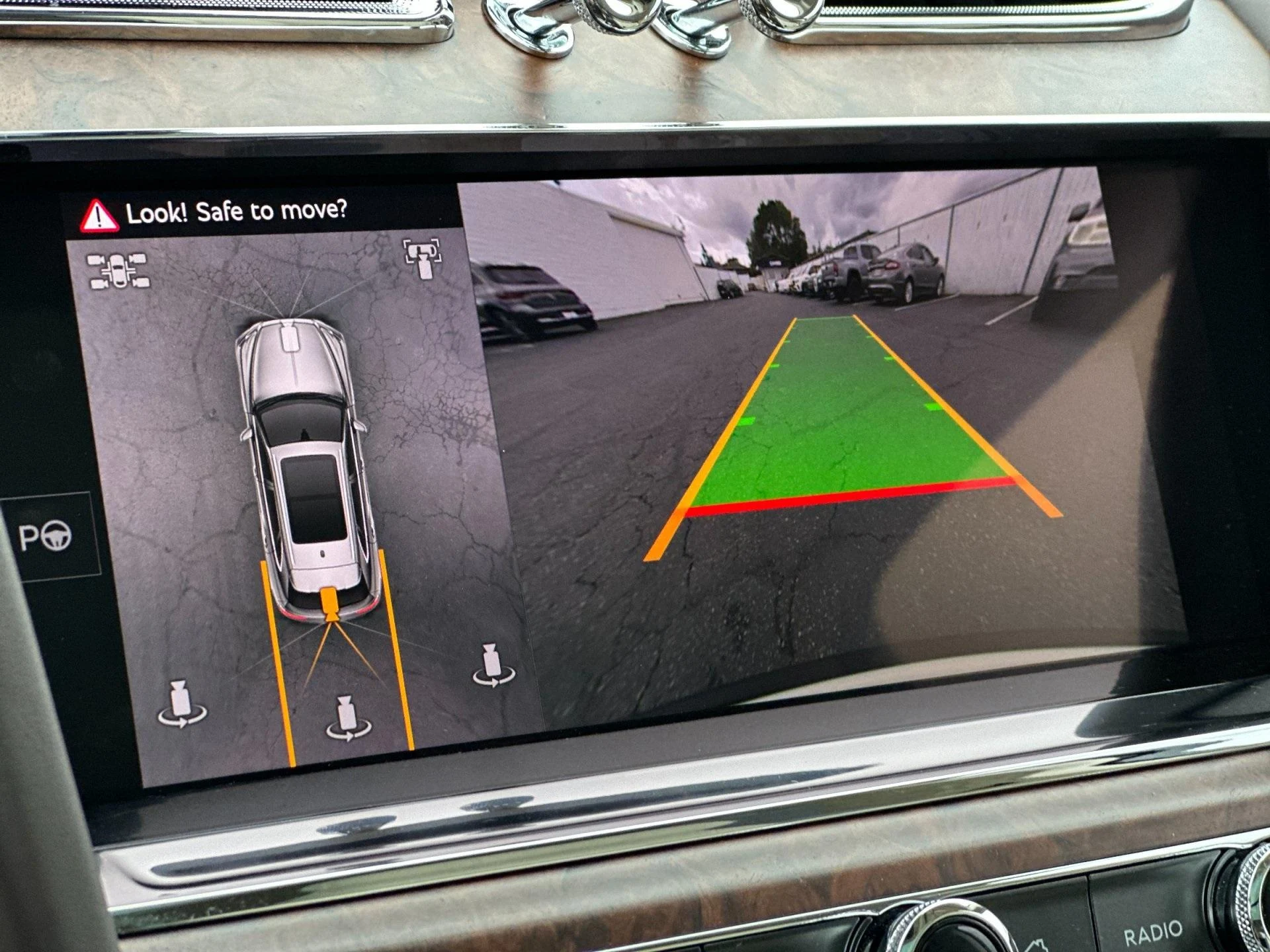 mph022_784682659_Used_2025_Bentley_Bentayga_V8_1760604354_337ced2f36