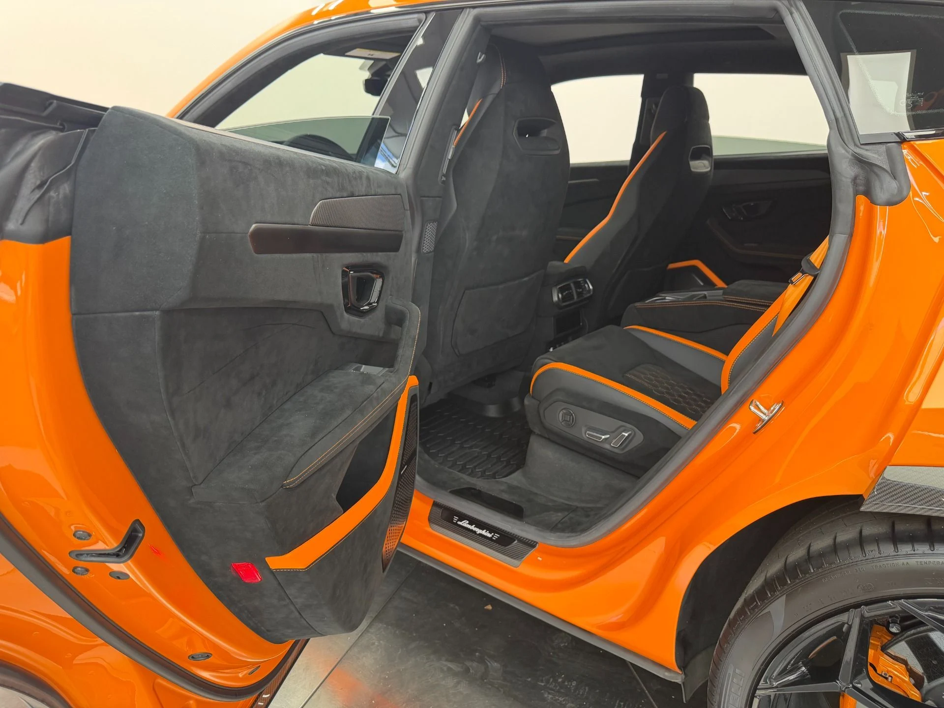 mph022_789175765_Used_2024_Lamborghini_Urus_Performante_72_K_in_Options_3_D_Audio_Full_Carbon_Exterior_Package_1782147517_db6ac5fb0b