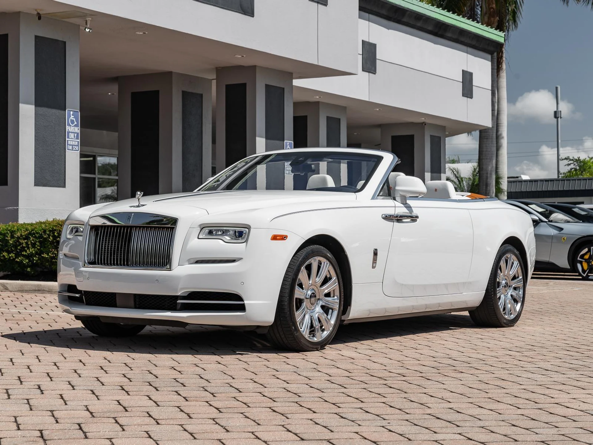 mph022_79352901_Used_2016_Rolls_Royce_Dawn_2dr_Convertible_1782414108_4a30b9356b