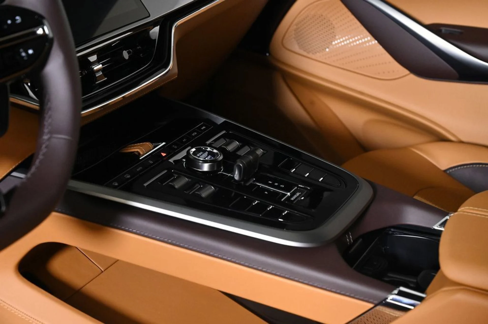 mph022_796586407_new_2026_aston_martin_dbx_707awd_11350_23027858_23_1024_56dd864031