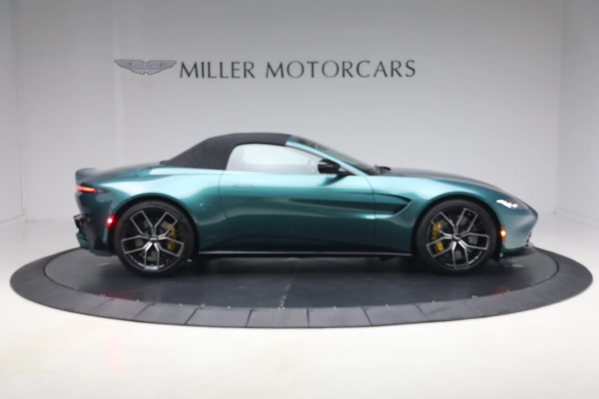 mph022_798838983_Used_2023_Aston_Martin_Vantage_V8_1791917155_1bac3d541d