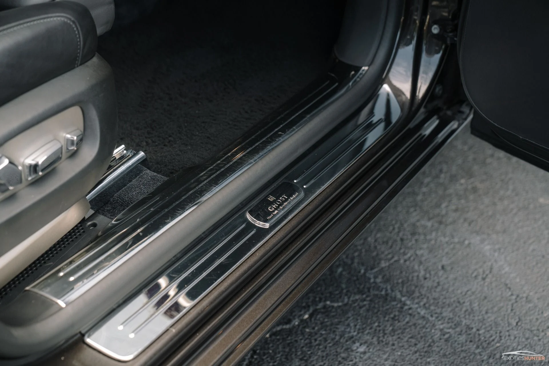 mph022_803639741_Used_2015_Rolls_Royce_Ghost_w_Rear_Theatre_Picnic_Tables_1754343569_566fd515d8